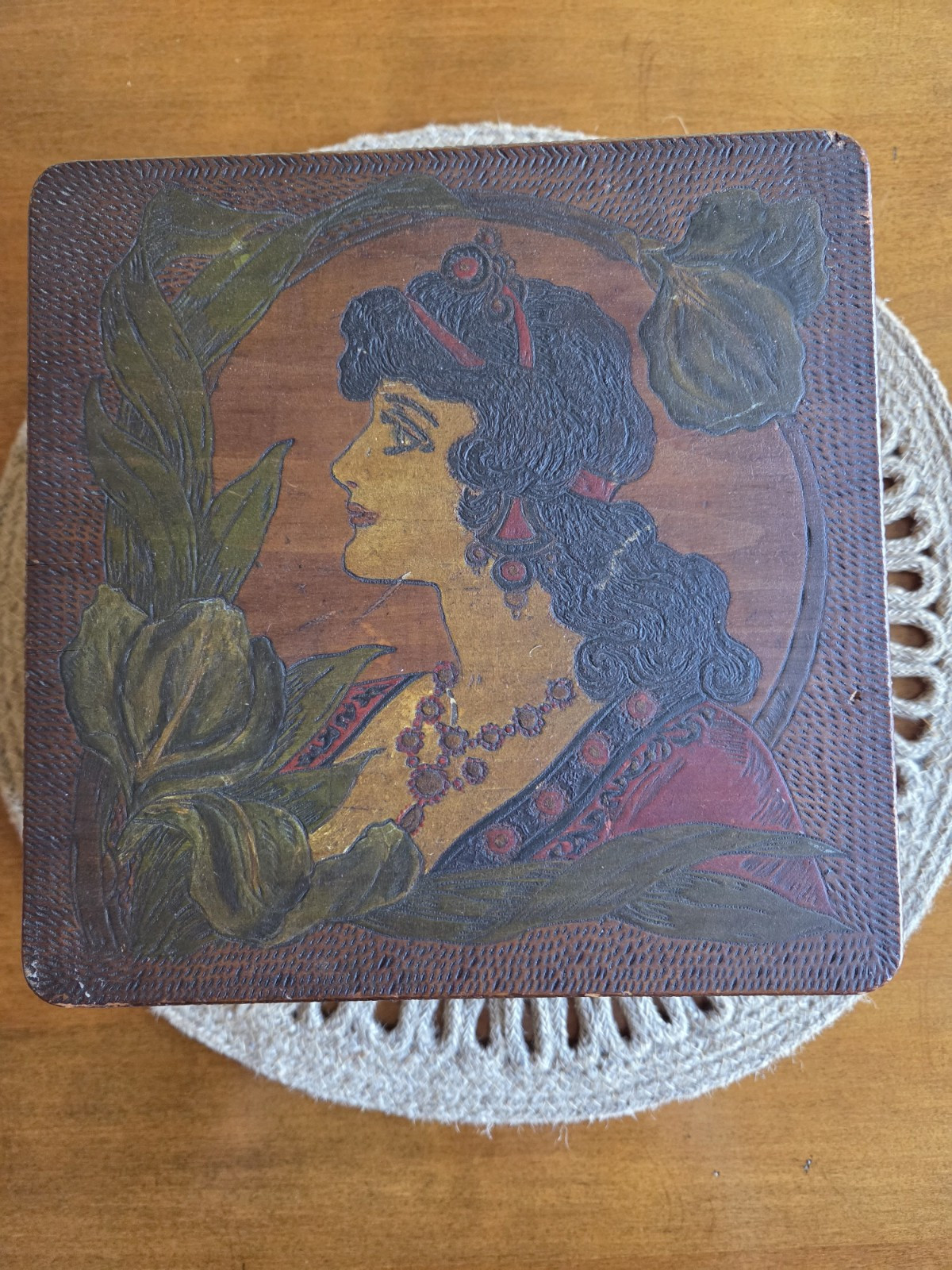 Antique Art Nouveau Beautiful Lady Flemish Art Wood Pyrography Collar Box Antique Art Nouveau Beautiful Lady Flemish Art Wood Pyrography Collar Box