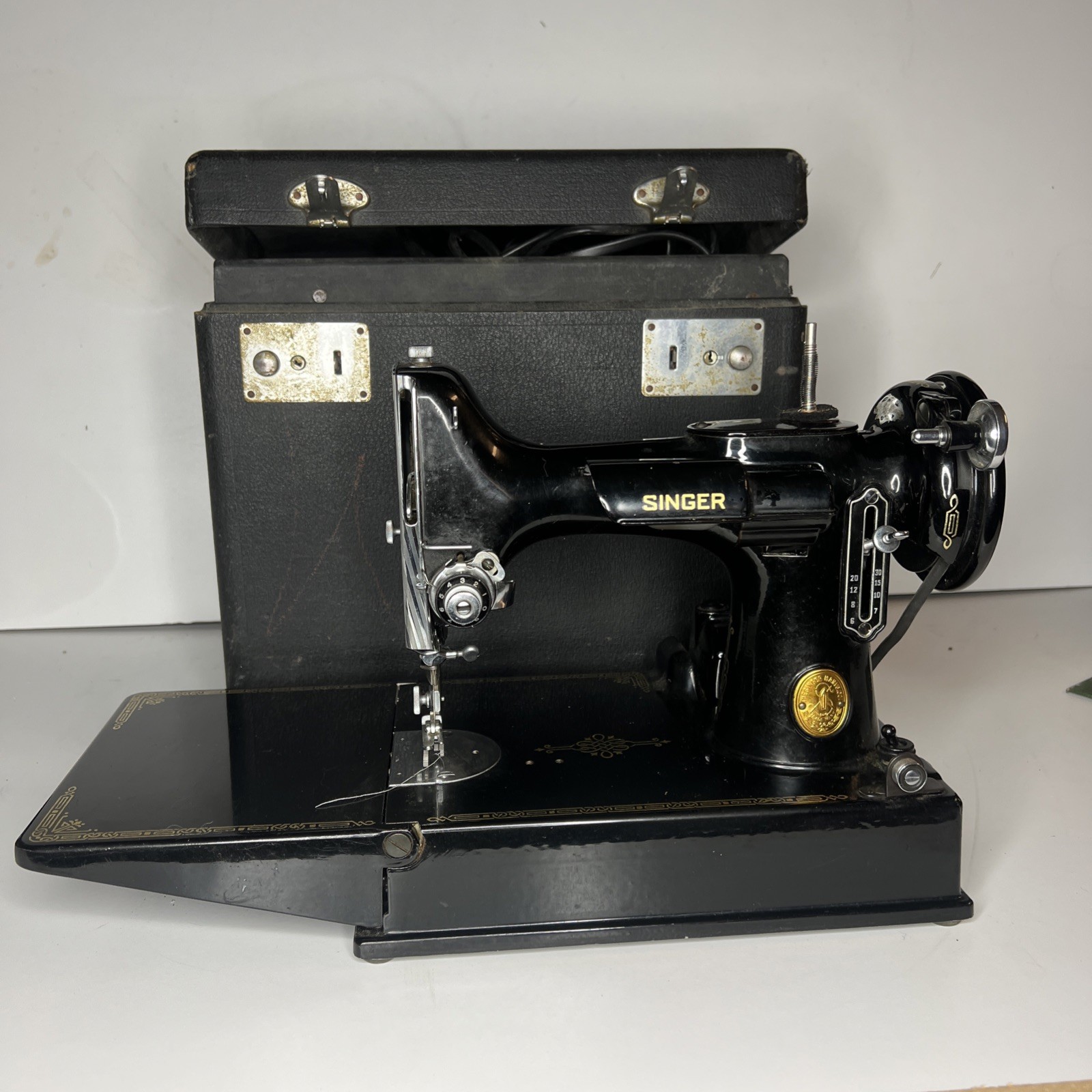 Singer Sewing Machine 221 Cat. 3-120 - Case, Foot Pedal & Accessories Singer Sewing Machine 221 Cat. 3-120 - Case, Foot Pedal & Accessories