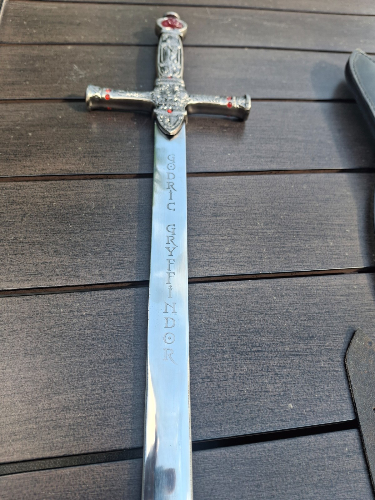 GODRIC GRYFFINDOR REPLICA SWORD VERY GOOD CONDITION NO BOX FROM UNIVERSAL GODRIC GRYFFINDOR REPLICA SWORD VERY GOOD CONDITION NO BOX FROM UNIVERSAL