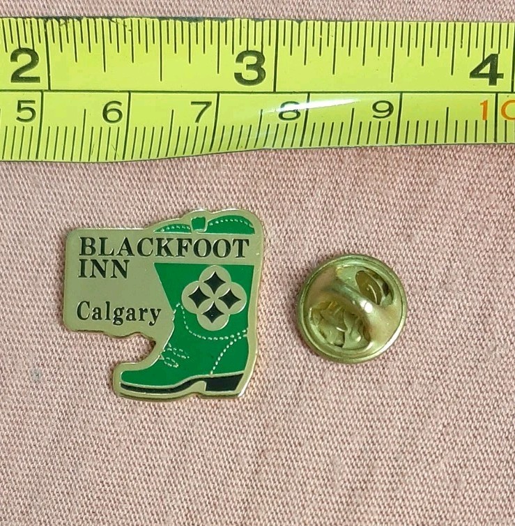 Blackfoot Inn Calgary Canada Hotel Travel Souvenir Lapel Pin Cowboy Boot