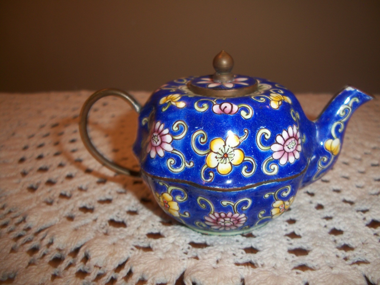 Vintage Miniature Chinese Cloisenne Enameled Teapot Vintage Miniature Chinese Cloisenne Enameled Teapot