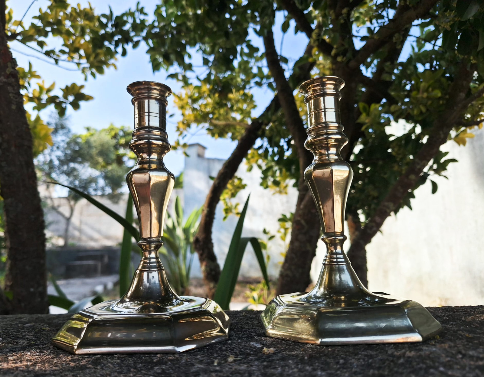 Vintage Elegant Pair of Solid Brass Candlesticks Decorative Classic Home Décor Vintage Elegant Pair of Solid Brass Candlesticks Decorative Classic Home Décor