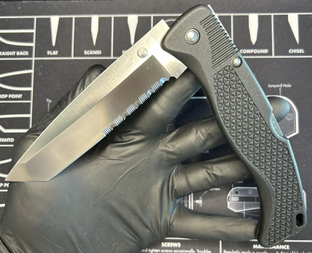 Cold Steel Voyager XL Tanto Half Serrated Knife 29XTH Made in Japan Zytel EXLUC Cold Steel Voyager XL Tanto Half Serrated Knife 29XTH Made in Japan Zytel EXLUC
