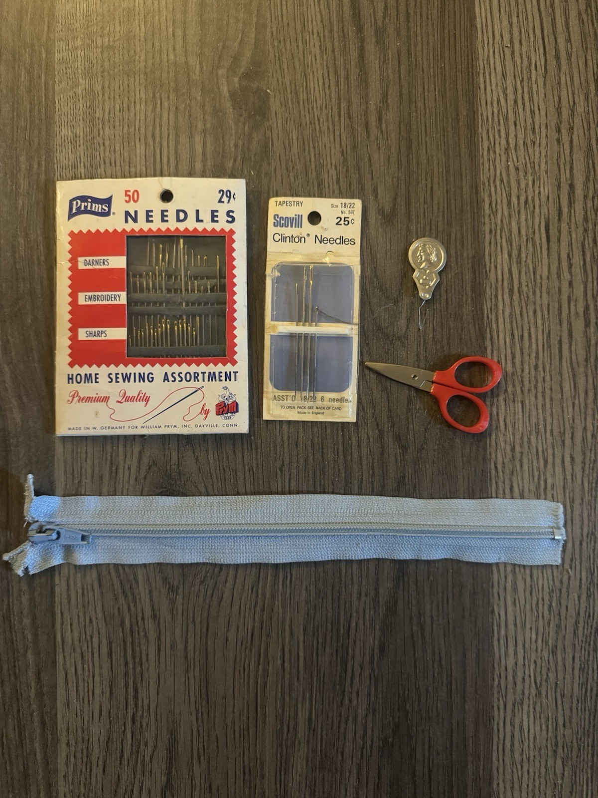 Vintage 1970s Sewing Lot Tom Zipper Plastic Scissors Prims Needles Scovill Kit Vintage 1970s Sewing Lot Tom Zipper Plastic Scissors Prims Needles Scovill Kit