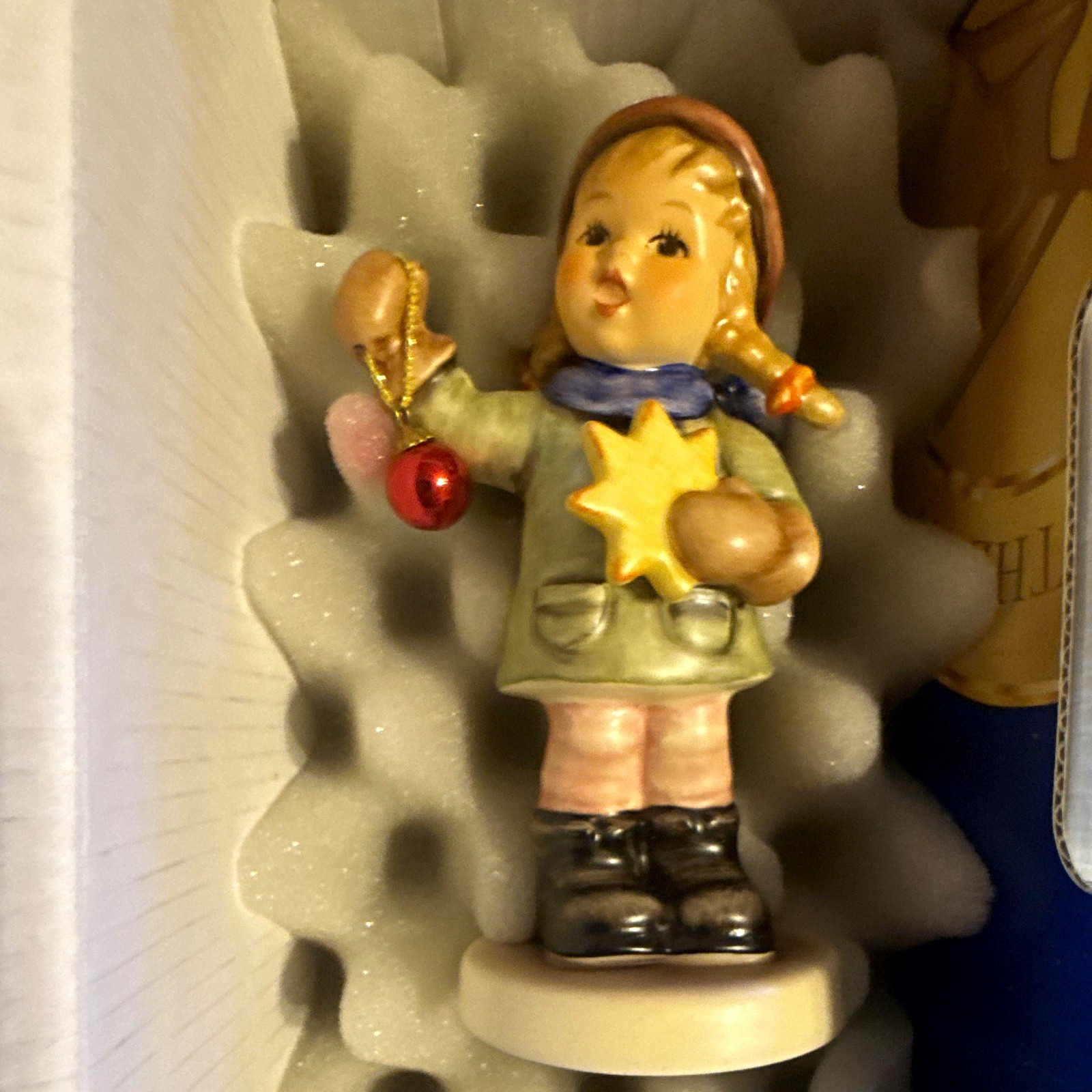 Goebel M.I. Hummel Holiday Fun 2004 Special Edition Porcelain Girl 4.25"
