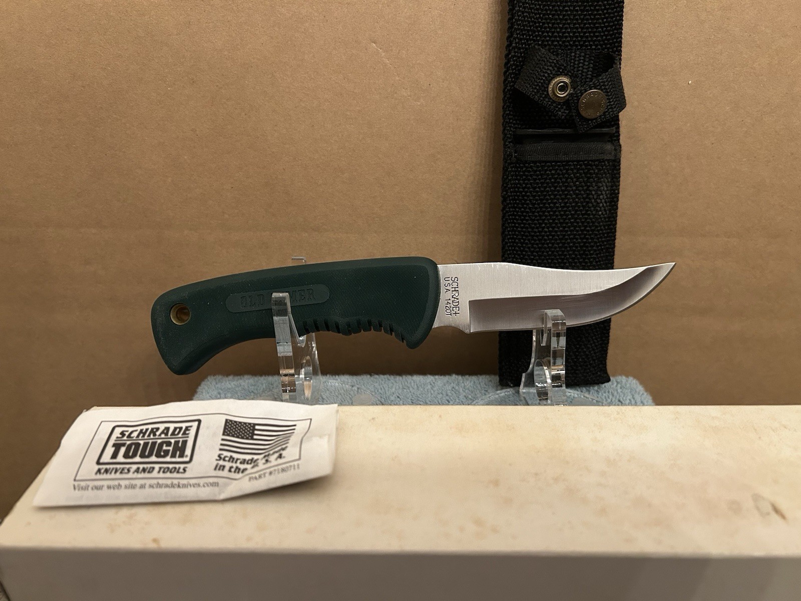 Schrade 142OT Fixed Blade Knife USA MADE NEW OLD STOCK (w/ SHEATH) Schrade 142OT Fixed Blade Knife USA MADE NEW OLD STOCK (w/ SHEATH)
