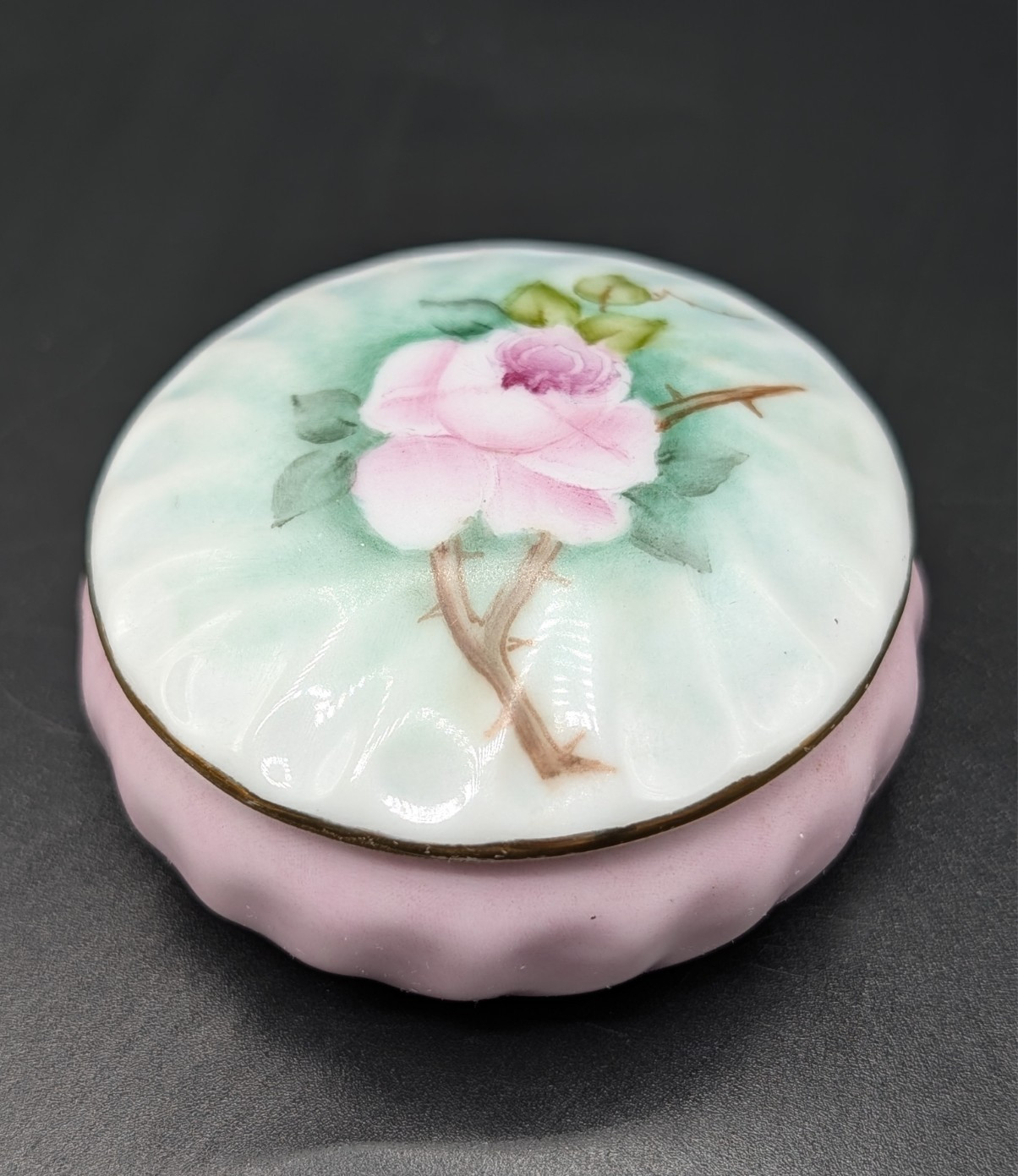 Small Vintage Floral Design Porcelain Trinket Box Small Vintage Floral Design Porcelain Trinket Box