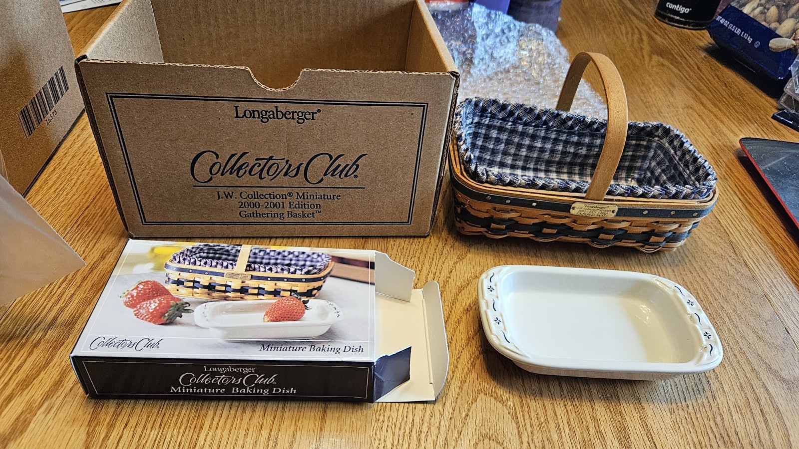 Longaberger JW Collectors 2000-2001 Gathering Basket With Miniature Baking Dish