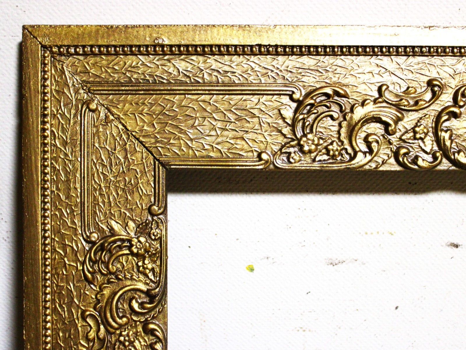 ANTIQUE FITS 13 X 17 VICTORIAN PICTURE FRAME GOLD GILT ORNATE FINE ART WOOD ANTIQUE FITS 13 X 17 VICTORIAN PICTURE FRAME GOLD GILT ORNATE FINE ART WOOD