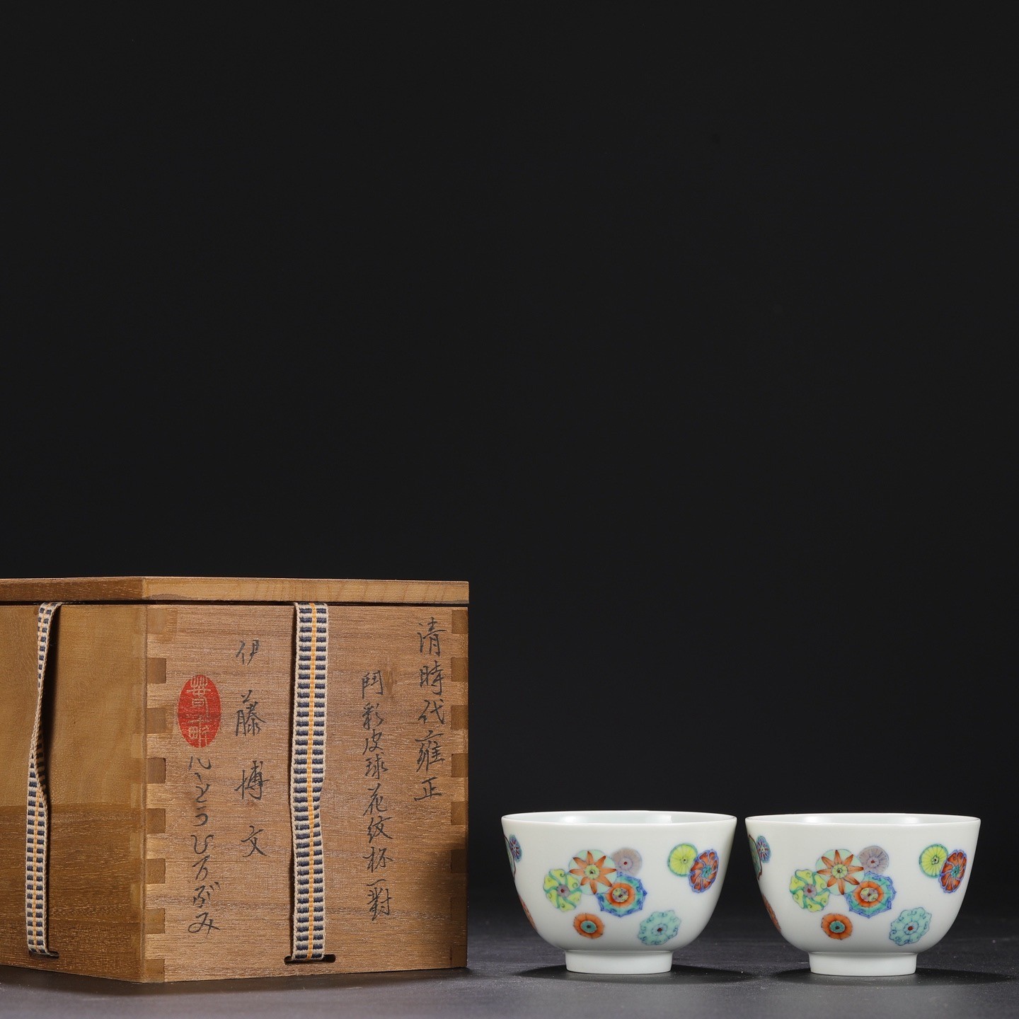 A Pair of Doucai Ball Pattern Cups A Pair of Doucai Ball Pattern Cups