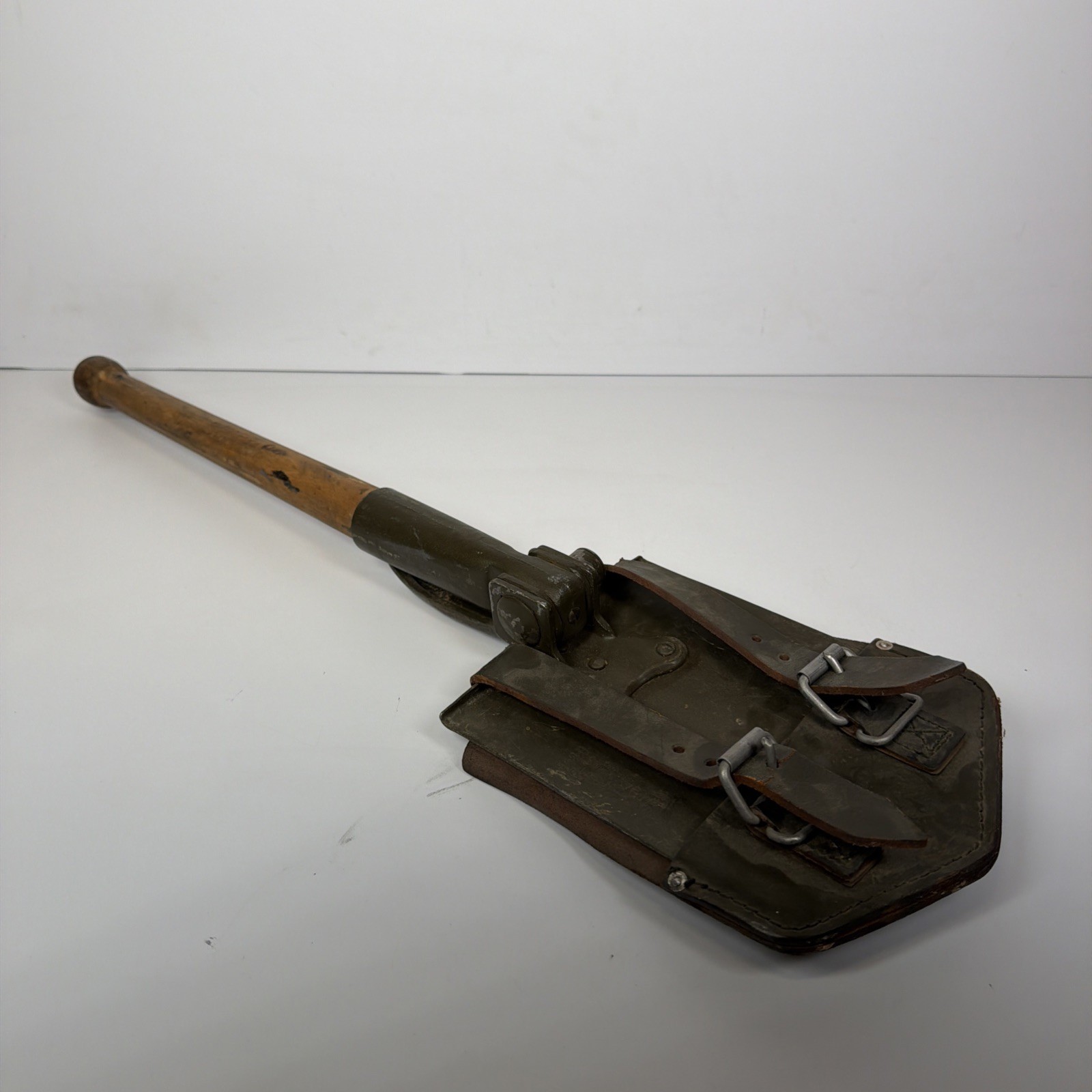 1965 West German Army Folding Shovel Pick Entrenching Tool w/ Carrier 1965 West German Army Folding Shovel Pick Entrenching Tool w/ Carrier