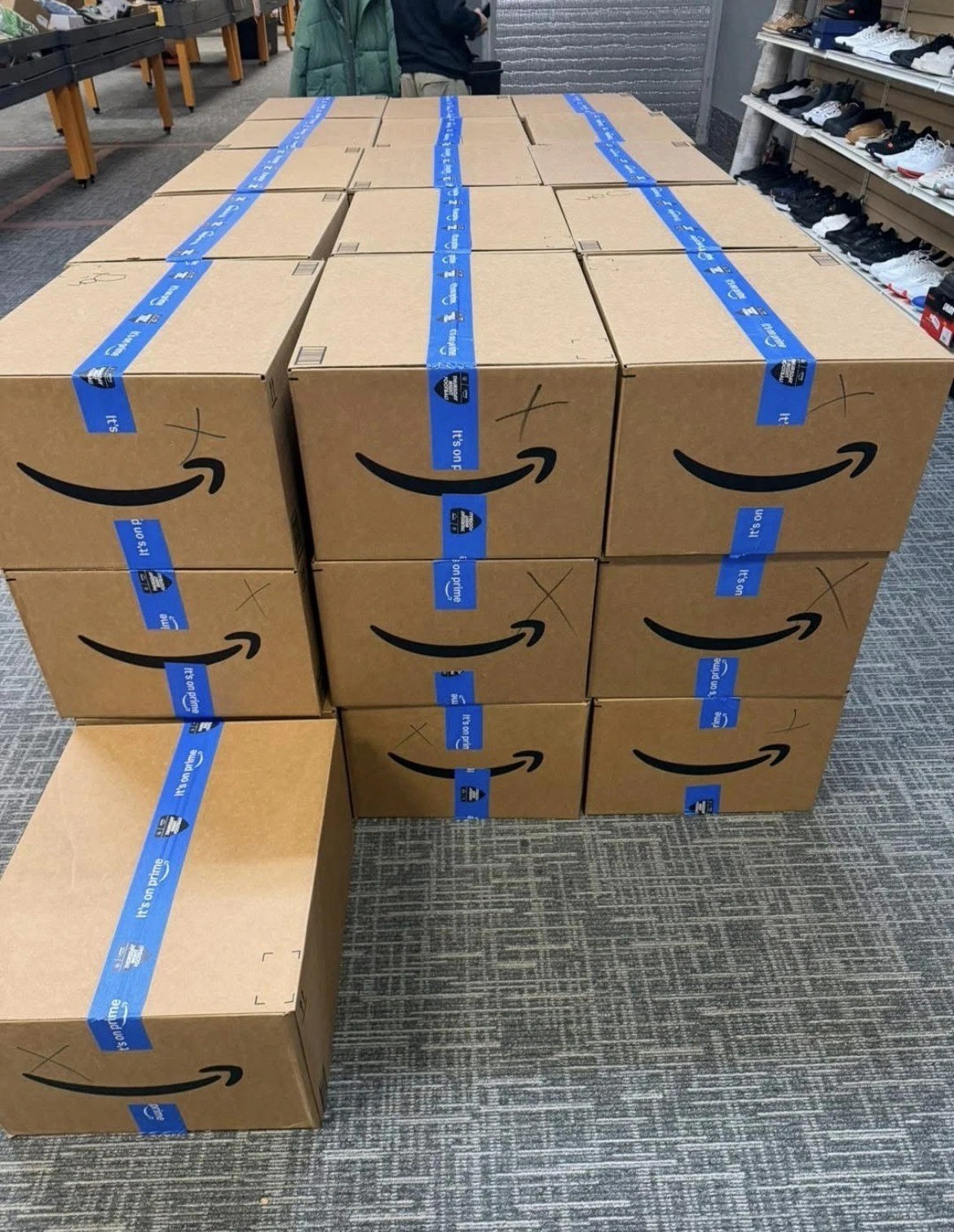 Amazon Electronics Mystery Box - Mixed Surprise Goods Amazon Electronics Mystery Box - Mixed Surprise Goods