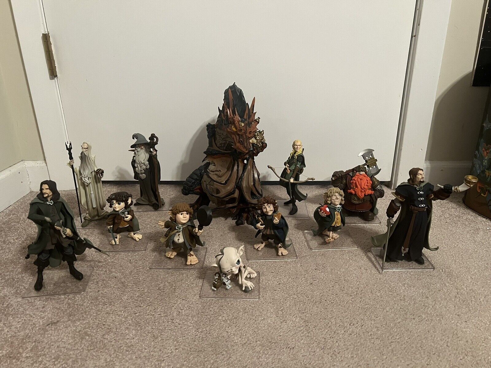 Weta Workshop Mini Epics Lot Of 12 Figures Hobbit & Lord of the Rings Smaug