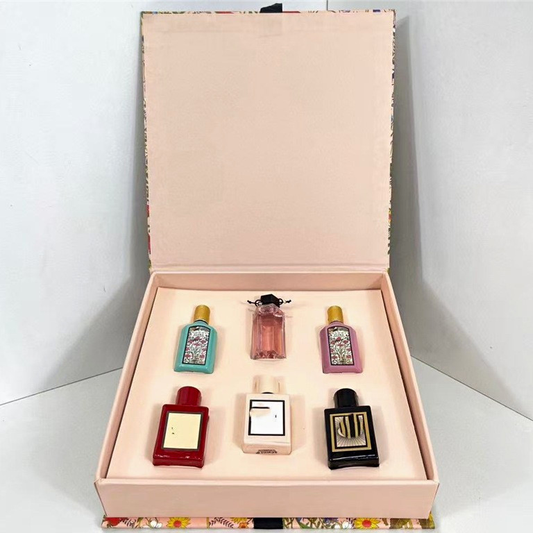Gucci Bloom & Flora Miniature Perfume Bottle Set 5 Pcs Display Box Gucci Bloom & Flora Miniature Perfume Bottle Set 5 Pcs Display Box