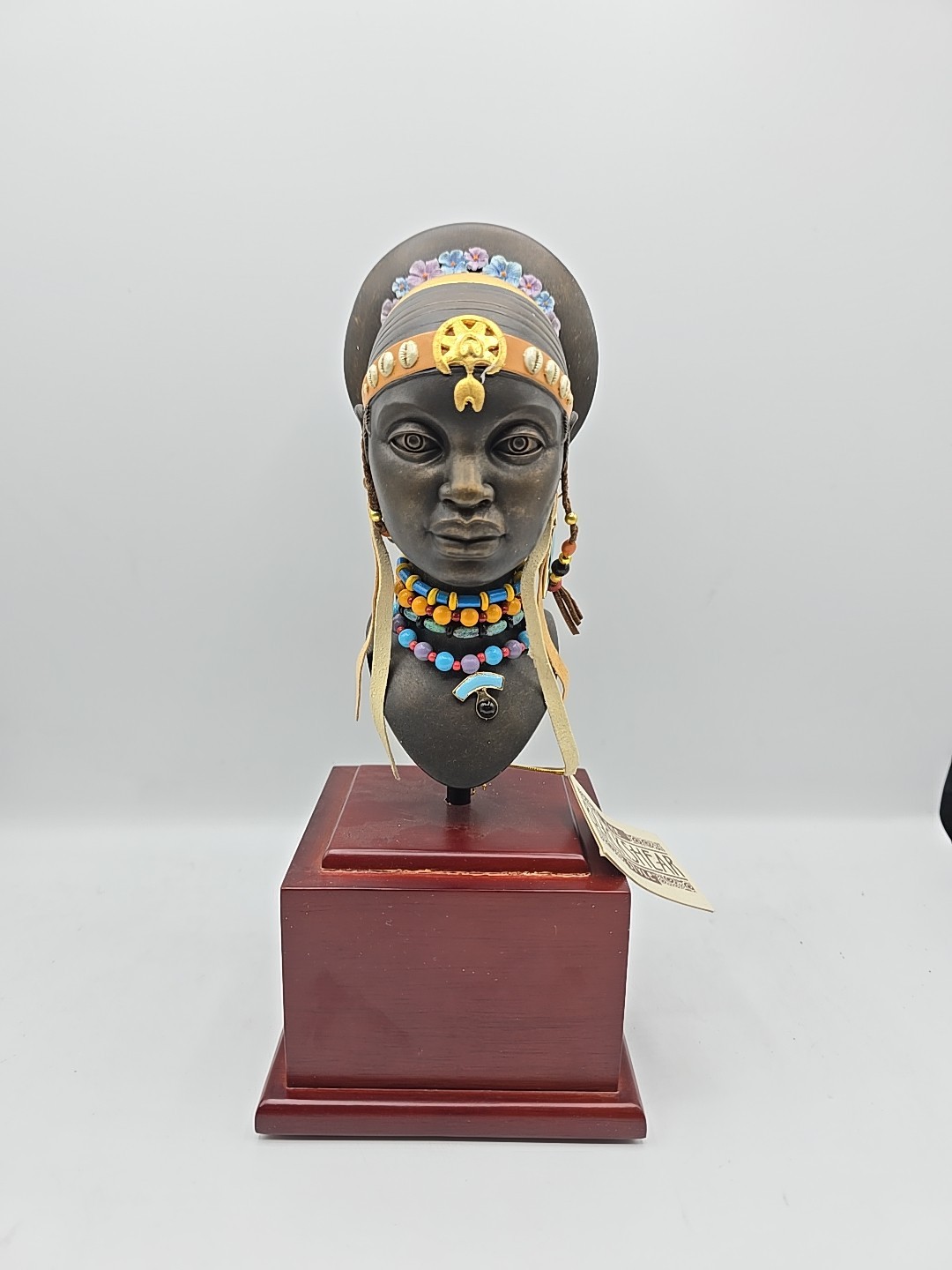 Thomas Blackshear Dark Elegance Faces of Beauty 2006 Dept 56 10.5” Figurine Thomas Blackshear Dark Elegance Faces of Beauty 2006 Dept 56 10.5” Figurine