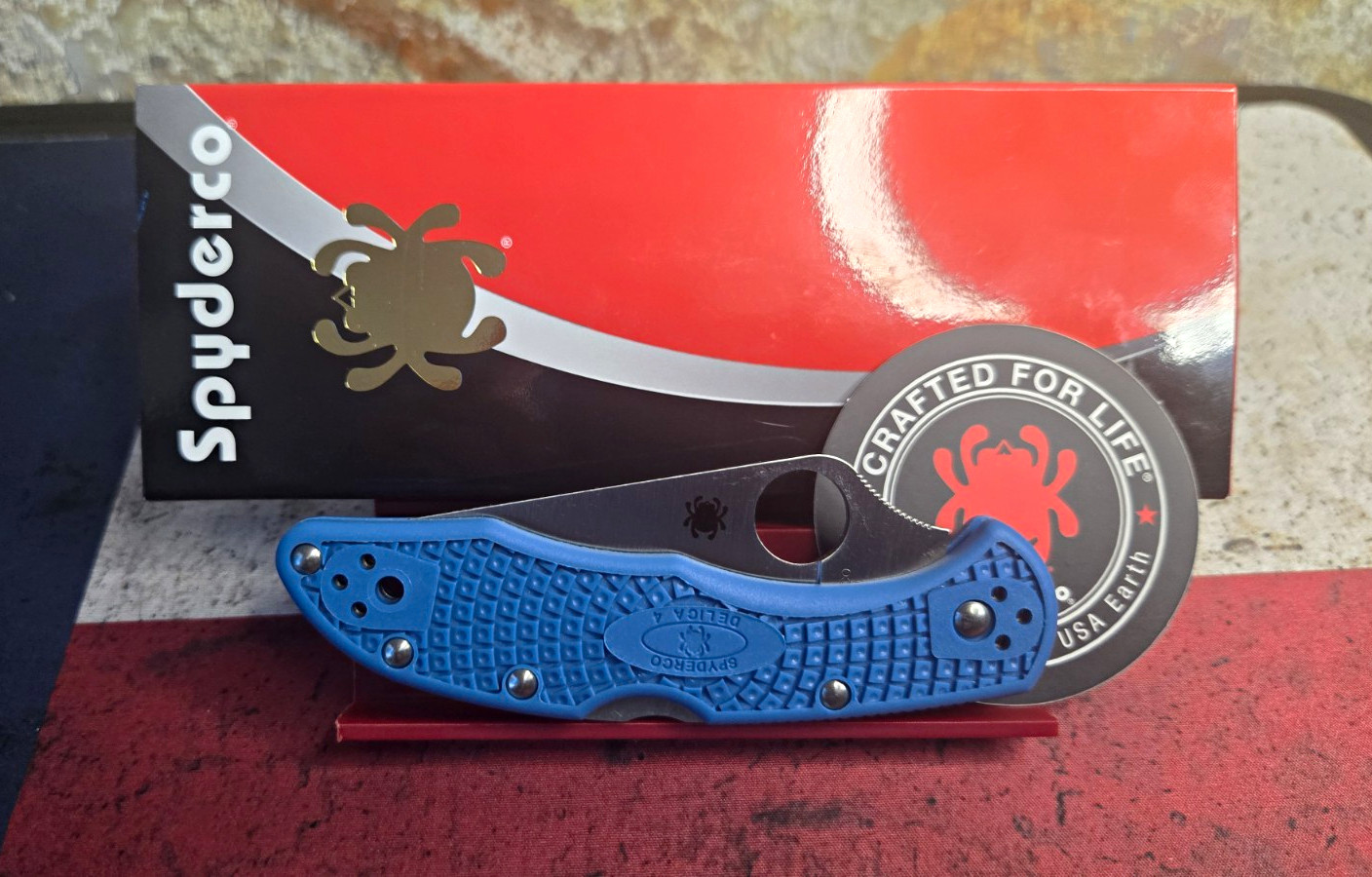 Spyderco Delica 4 C11FPBL Blue FRN VG10 Plain Edge Drop Point Lockback Spyderco Delica 4 C11FPBL Blue FRN VG10 Plain Edge Drop Point Lockback