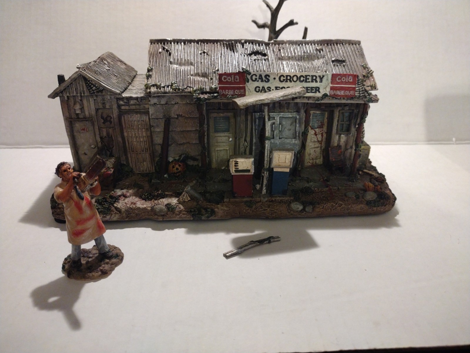 RARE HAWTHORNE VILLAGE TEXAS CHAINSAW GAS & GROCERY LIGHTED BUILDING