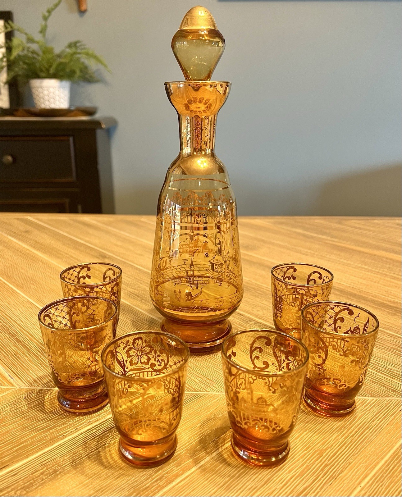 Vintage Gilded Venetian Metallic Gold Amber Glass Decanter 6 Shot Glasses Set Vintage Gilded Venetian Metallic Gold Amber Glass Decanter 6 Shot Glasses Set