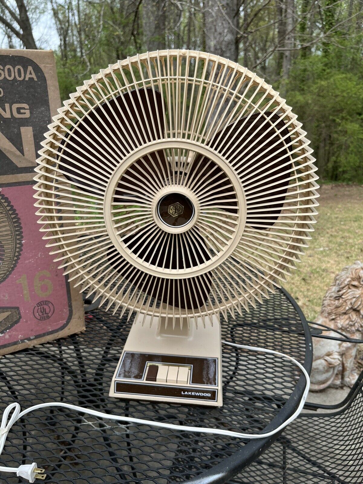 BRAND NEW OLD  STOCK IN BOX Lakewood 1500A Vintage Fan oscillating 1600A Box