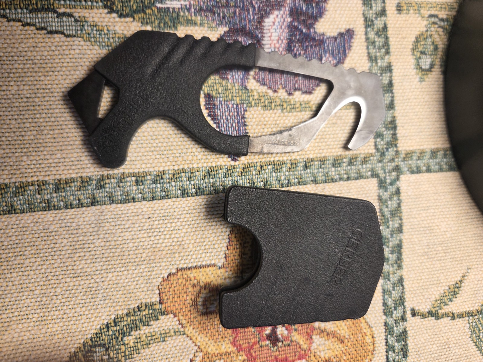Gerber Strap Cutter Rescue Hook Safety Cutter black 