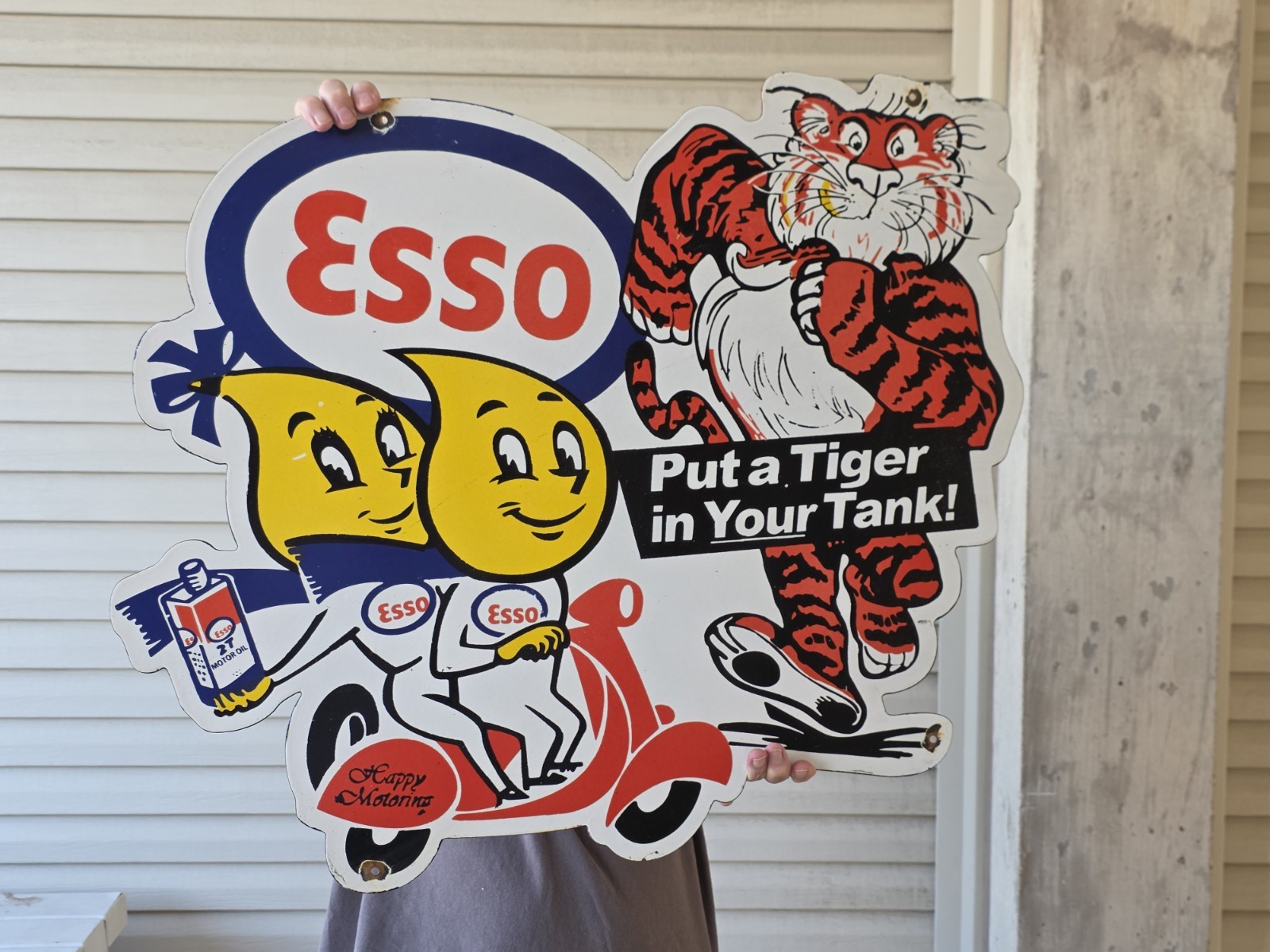 HUGE ESSO "PUT A TIGER IN YOUR TANK" PORCELAIN SIGN Appx 29"x26" HUGE ESSO "PUT A TIGER IN YOUR TANK" PORCELAIN SIGN Appx 29"x26"