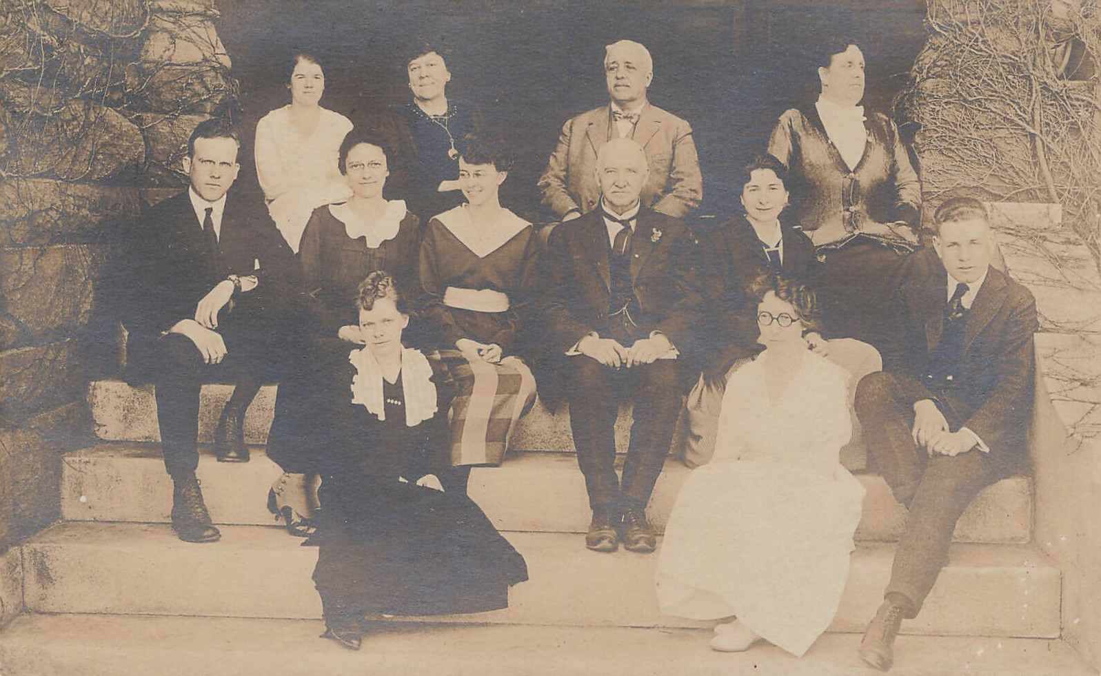 FAMILY PORTRAIT ON STEPS OF HOUSE MEN & WOMEN REAL PHOTO POSTCARD 1920s RPPC FAMILY PORTRAIT ON STEPS OF HOUSE MEN & WOMEN REAL PHOTO POSTCARD 1920s RPPC