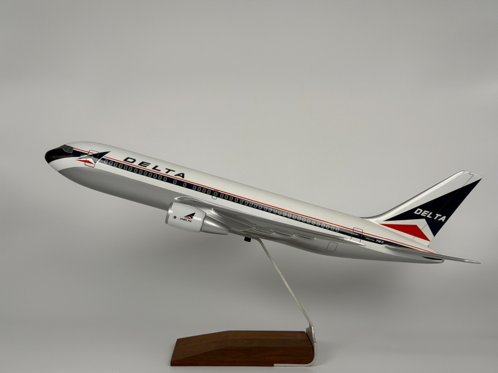 1/100 Scale Wesco Delta Air Lines Boeing 767-200 Widget Vintage Model Aircraft 1/100 Scale Wesco Delta Air Lines Boeing 767-200 Widget Vintage Model Aircraft