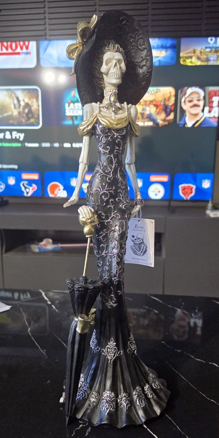 La Catrina Day of the Dead Skeleton Lady Figurine Black & Gold Dress Umbrella La Catrina Day of the Dead Skeleton Lady Figurine Black & Gold Dress Umbrella