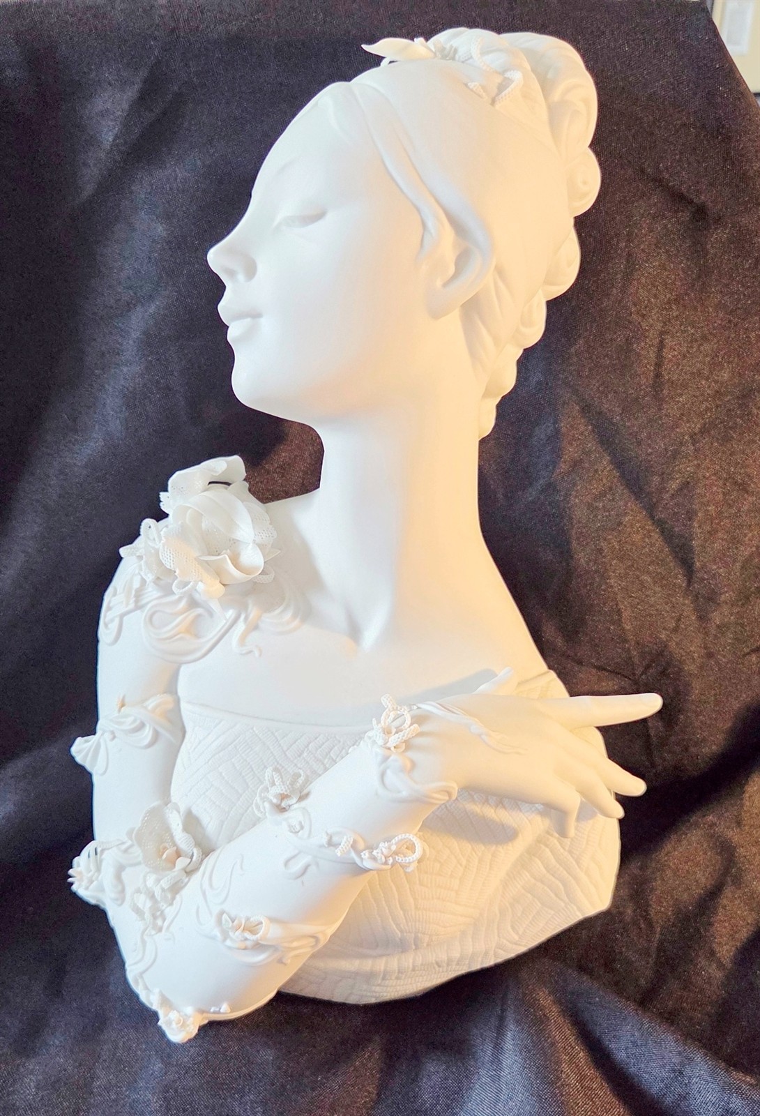 Lladro "My Fair Lady" #8024 Large Porcelain Sculpture Some Damage AS IS Lladro "My Fair Lady" #8024 Large Porcelain Sculpture Some Damage AS IS