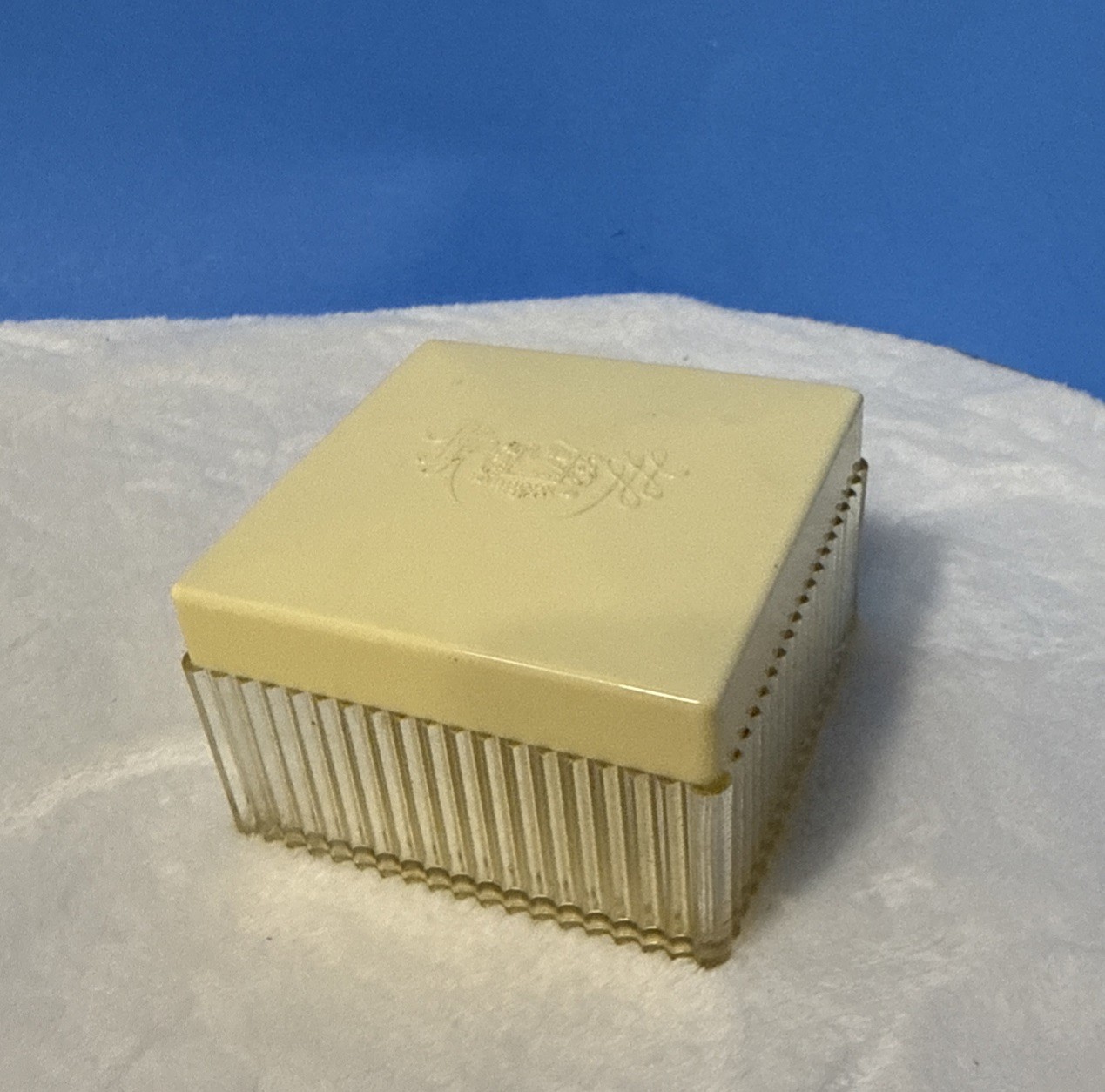 Vtg Mid Cent Celluloid Merle Norman Vanity Square Powder Box Crest Ribbed 3.25" Vtg Mid Cent Celluloid Merle Norman Vanity Square Powder Box Crest Ribbed 3.25"