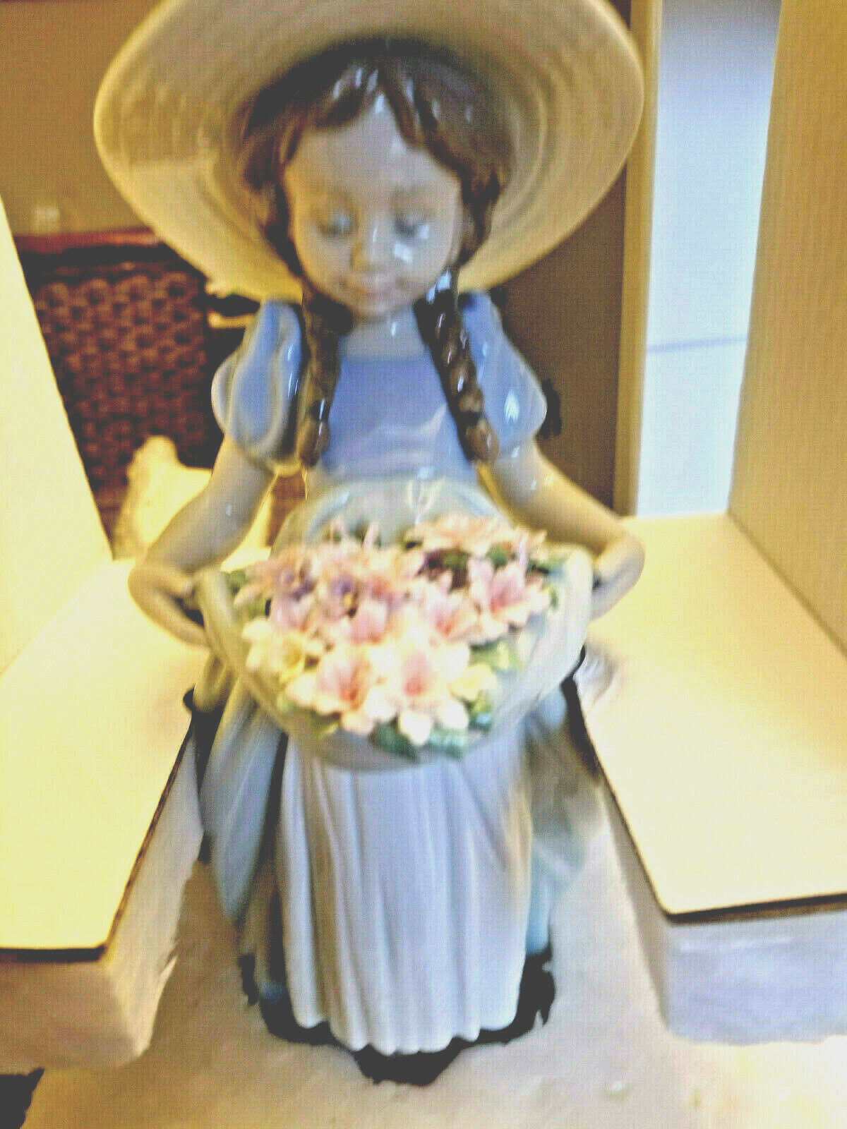 LLADRO #6756 BOUNTIFUL BLOSSOMS. NEW IN BOX - RETAIL$795 **Christmas Gift*** LLADRO #6756 BOUNTIFUL BLOSSOMS. NEW IN BOX - RETAIL$795 **Christmas Gift***