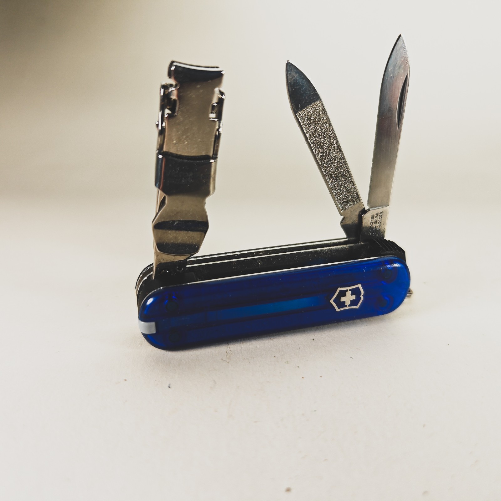 Victorinox Nail Clip 580 Swiss Army Knife Transparent Blue 65mm Victorinox Nail Clip 580 Swiss Army Knife Transparent Blue 65mm