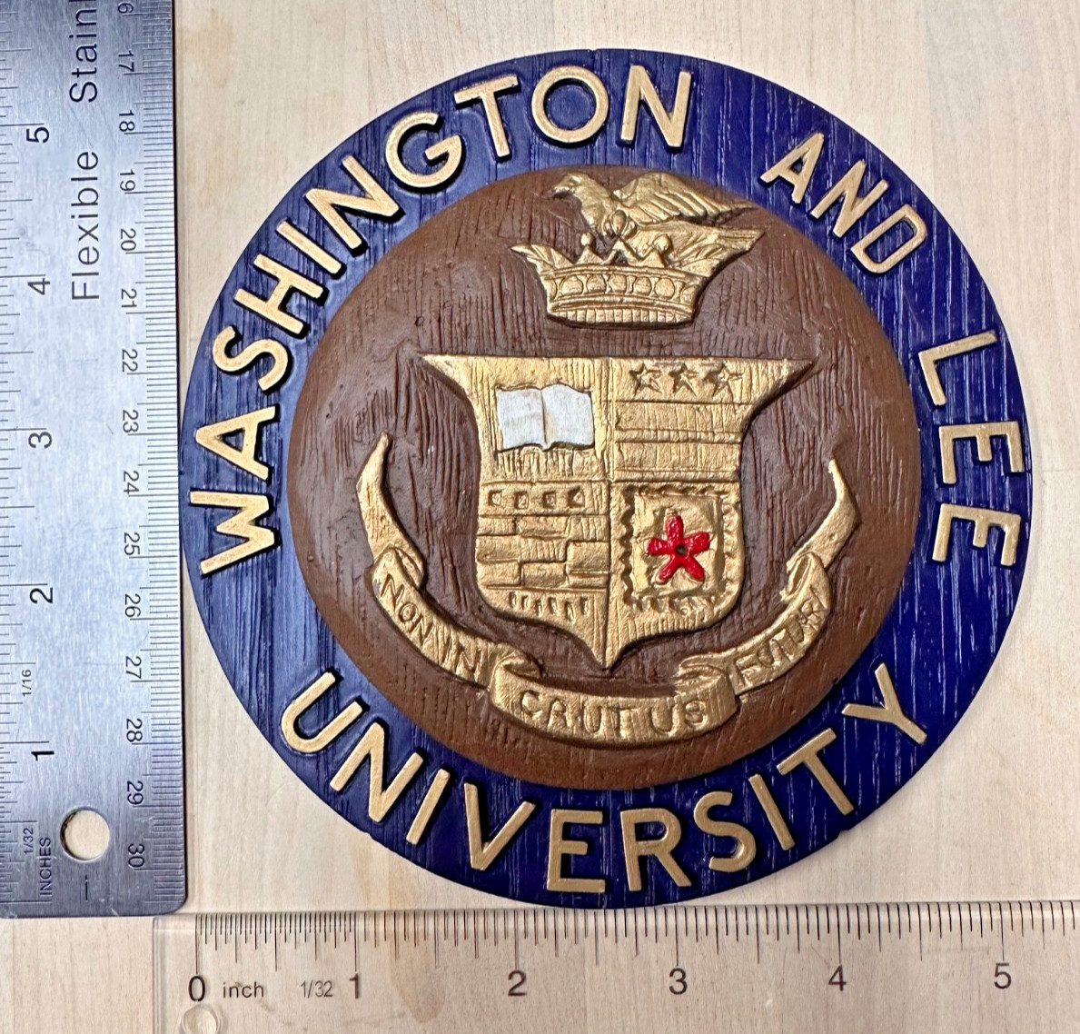 VINTAGE SEAL OF WASHINGTON AND LEE UNIVERSITY  - RESIN WOOD GRAIN PLAQUE –UNIQUE
