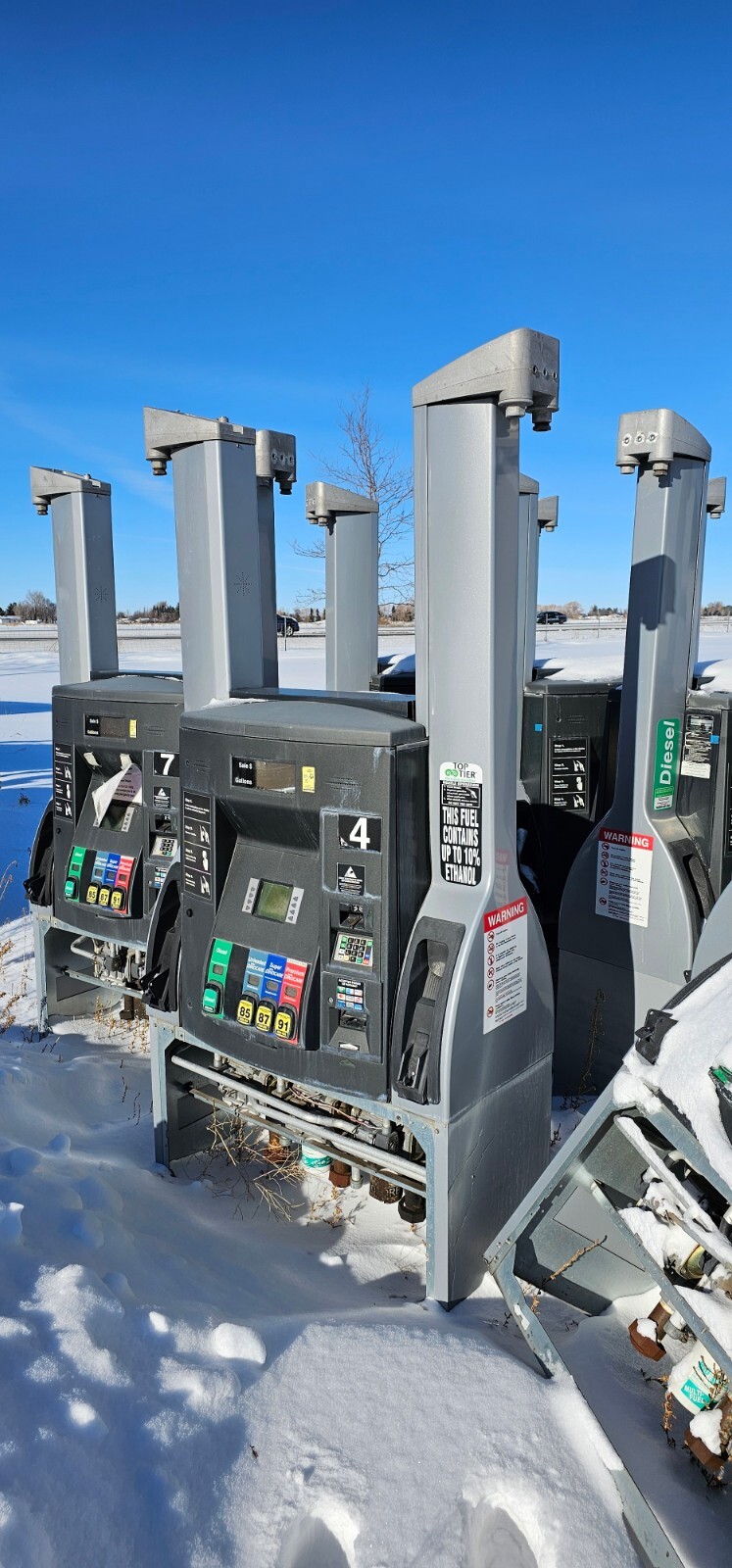 8 Wayne Gas Pumps Model B23/4220D6/KLT/RZ; Card reader only accepts swipe 8 Wayne Gas Pumps Model B23/4220D6/KLT/RZ; Card reader only accepts swipe