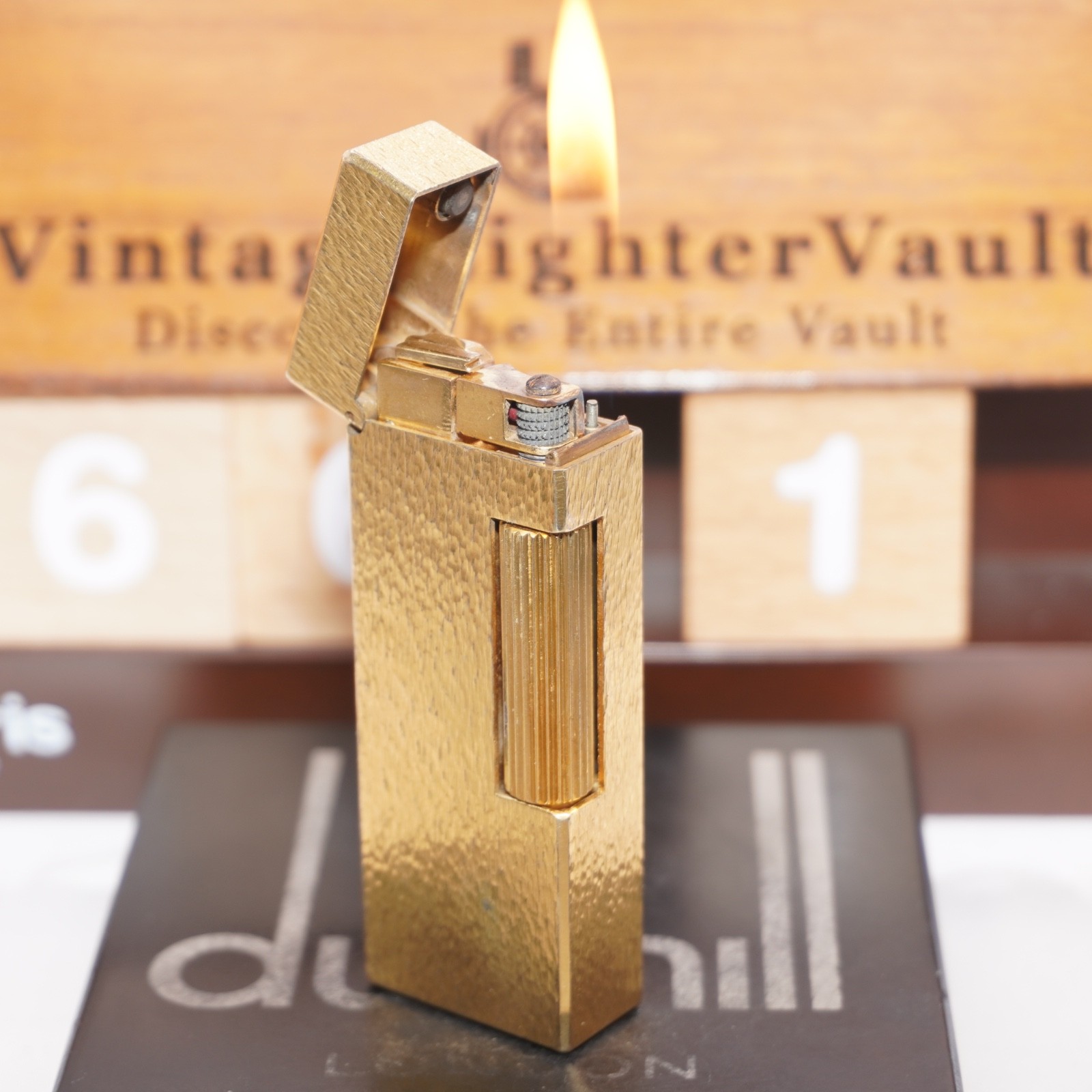 Dunhill Roller Gas Lighter Gold Sand Pattern _Ultrasonically Cleaned_Working Dunhill Roller Gas Lighter Gold Sand Pattern _Ultrasonically Cleaned_Working