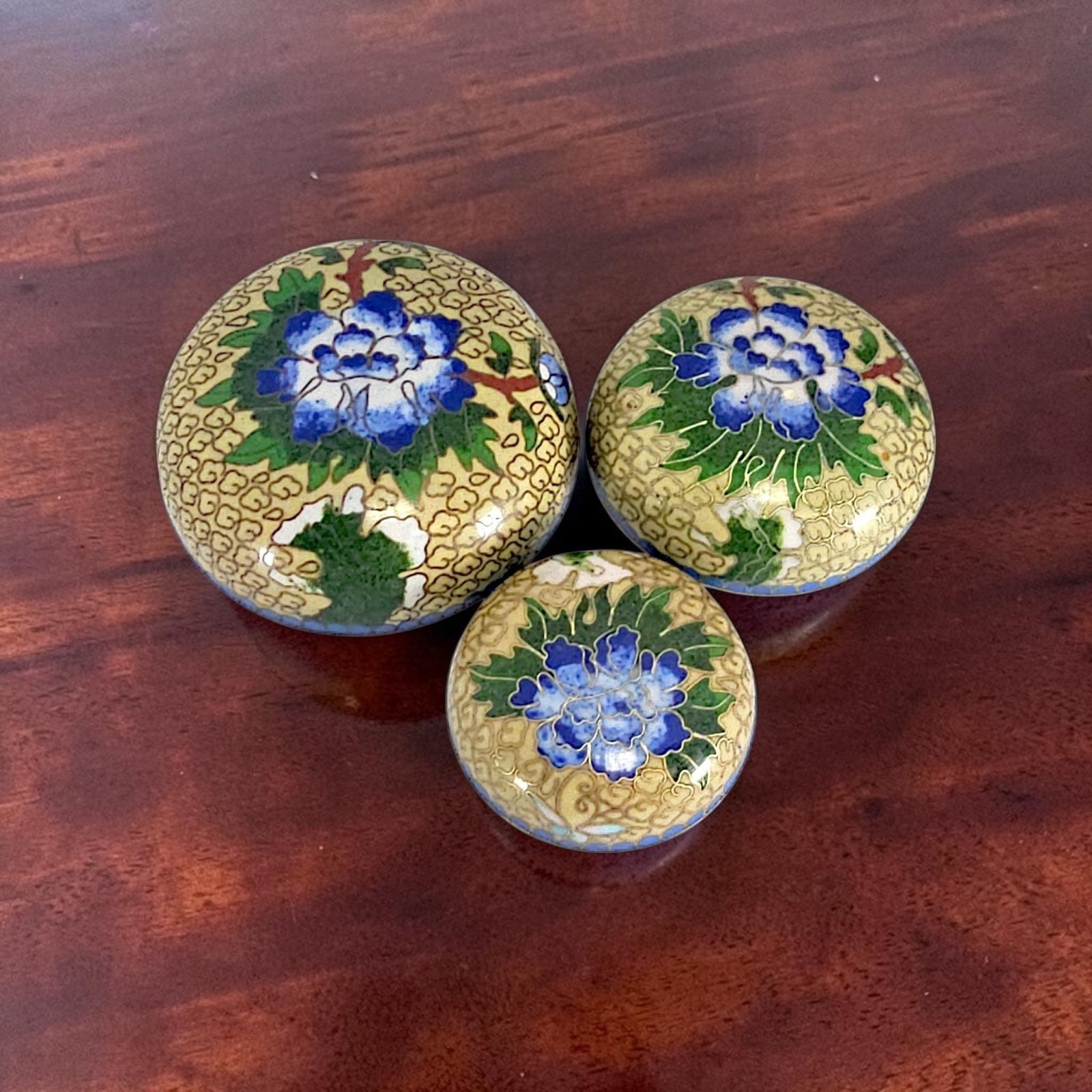 Vintage Chinese Cloisonné Nesting Boxes Peony Enamel Set of 3 c.1950-1975 Vintage Chinese Cloisonné Nesting Boxes Peony Enamel Set of 3 c.1950-1975