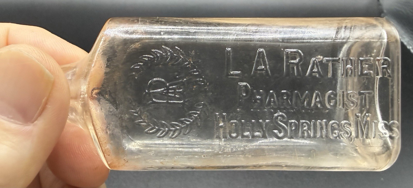 RARE  ORIGINAL " L A  RATHER  PHARMCY  MEDICINE  BOTTLE  " HOLLY SPRINGS, MISS"