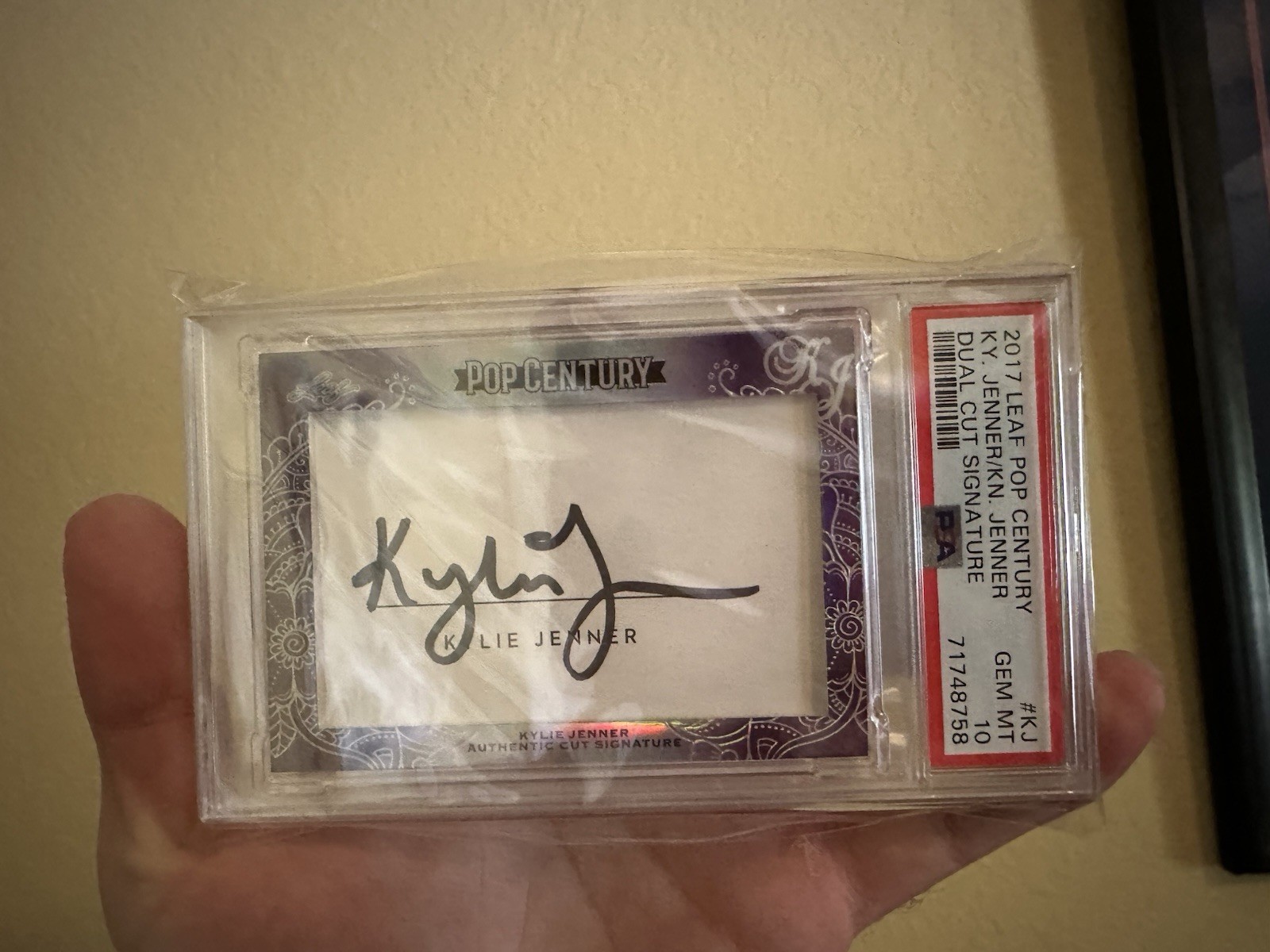 KYLIE & KENDALL JENNER : 2017 Leaf POP Century DUAL CUT AUTOGRAPH PSA 10 KYLIE & KENDALL JENNER : 2017 Leaf POP Century DUAL CUT AUTOGRAPH PSA 10