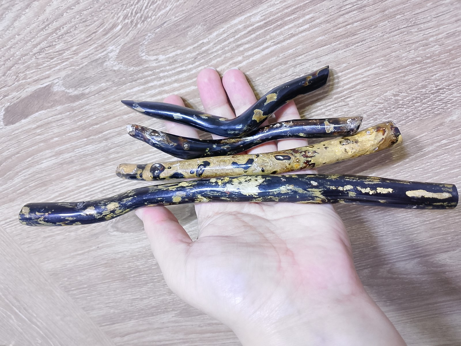 Black &gold Coral Genuine Branch 135 gr Rare Natural 4 pcs Specimen yusr Black &gold Coral Genuine Branch 135 gr Rare Natural 4 pcs Specimen yusr