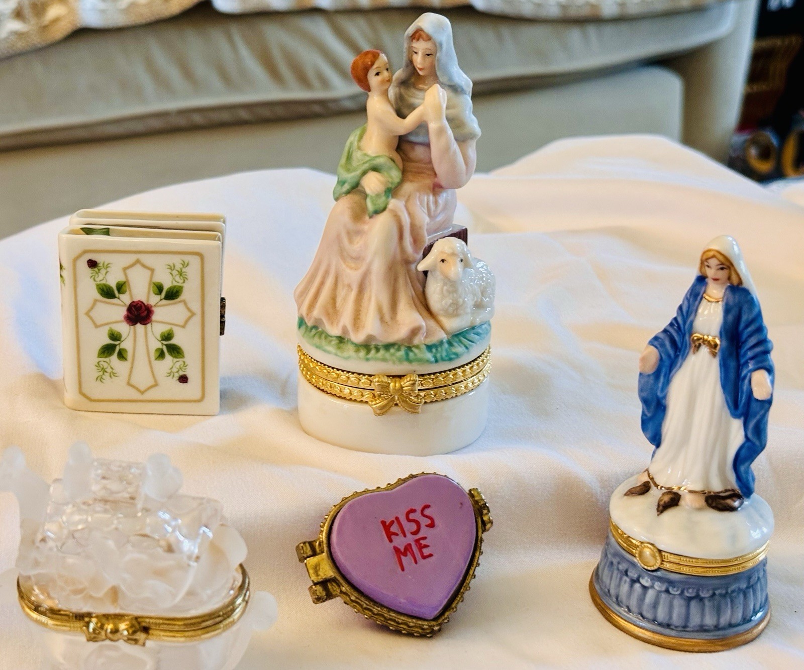 Set Of 5 Limoge Like Boxes. All Hinged In Good Condition. Set 3 Set Of 5 Limoge Like Boxes. All Hinged In Good Condition. Set 3