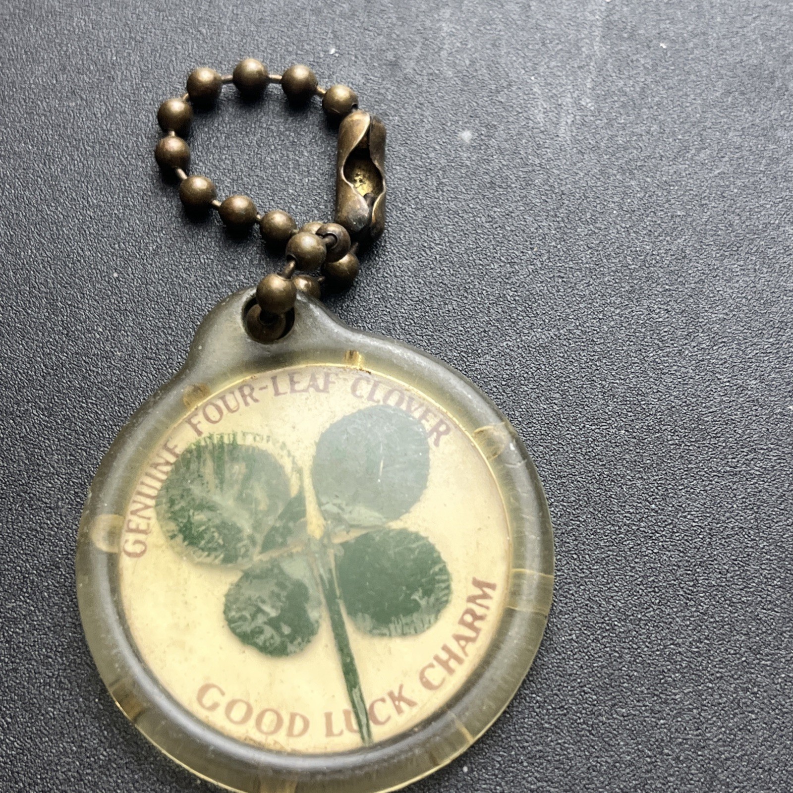 VTG GENUINE 4 LEAF CLOVER LUCKY KEYCHAIN FOB ADVERTISING QUAKER STATE MOTOR OIL