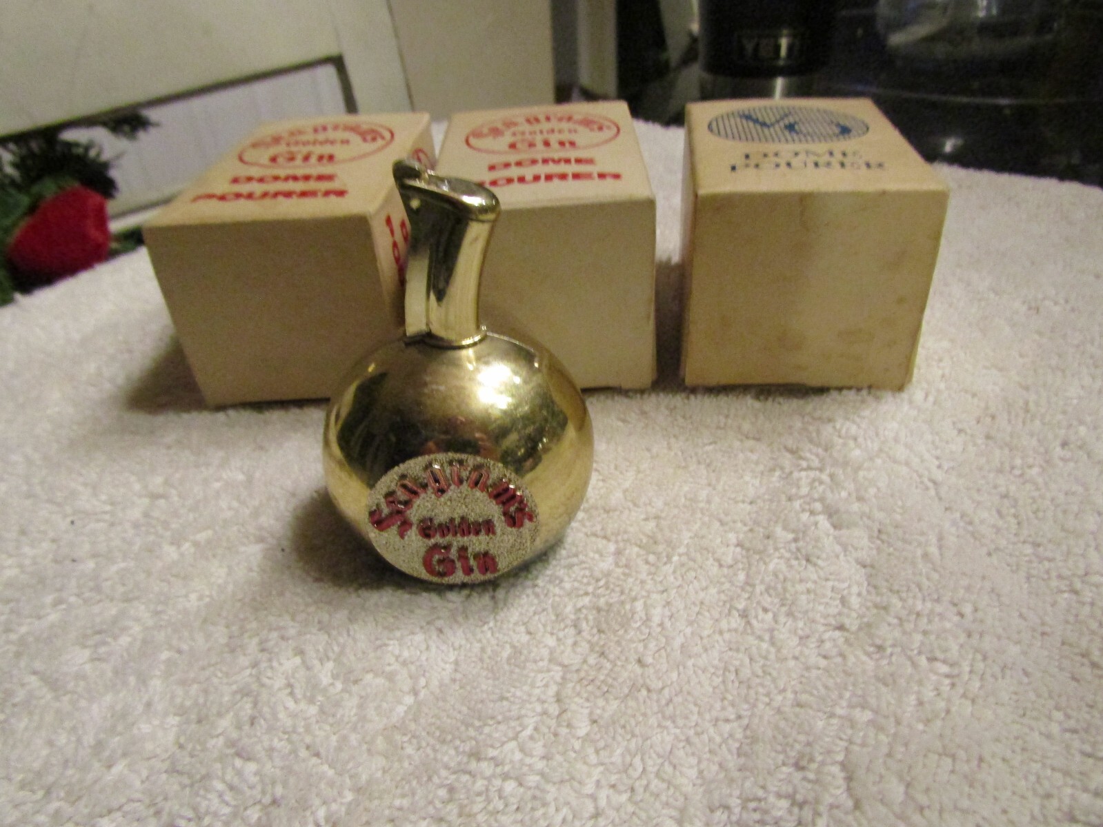Vintage Seagram's Golden Gin Dome Pourer Set 3 w 1 in a VO Box Vintage Seagram's Golden Gin Dome Pourer Set 3 w 1 in a VO Box