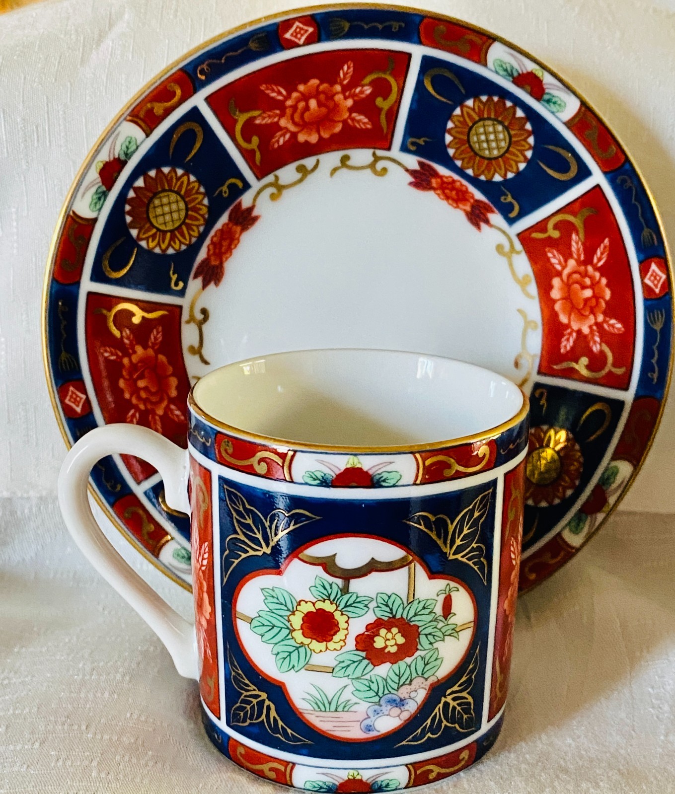 VERY ELEGANT VINTAGE JAPANESE IMARI ARITA WARE DEMITASSE TEACUP & SAUCER VERY ELEGANT VINTAGE JAPANESE IMARI ARITA WARE DEMITASSE TEACUP & SAUCER