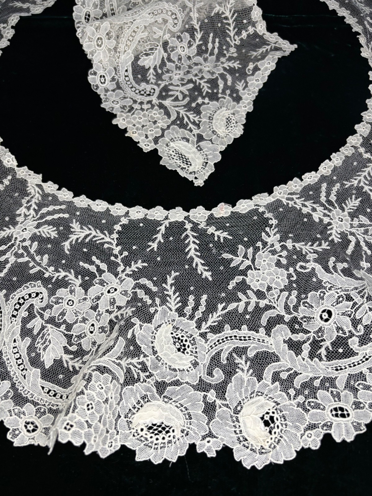 Antique Brussels Rose Point de Gaze Needle Lace Collar