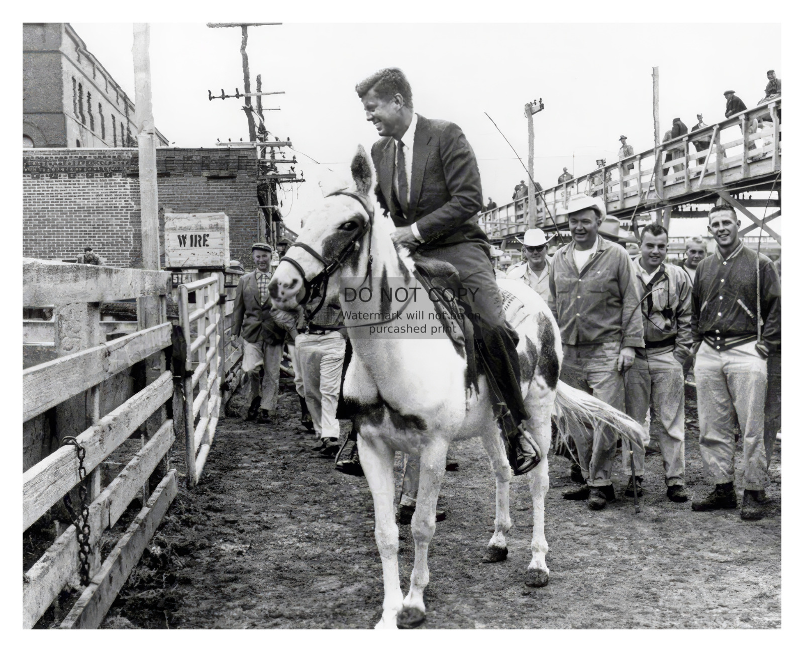 PRESIDENT JOHN F. KENNEDY RIDING HORSE AT SIOUX CITY STOCKYARDS 1960 8X10 PHOTO