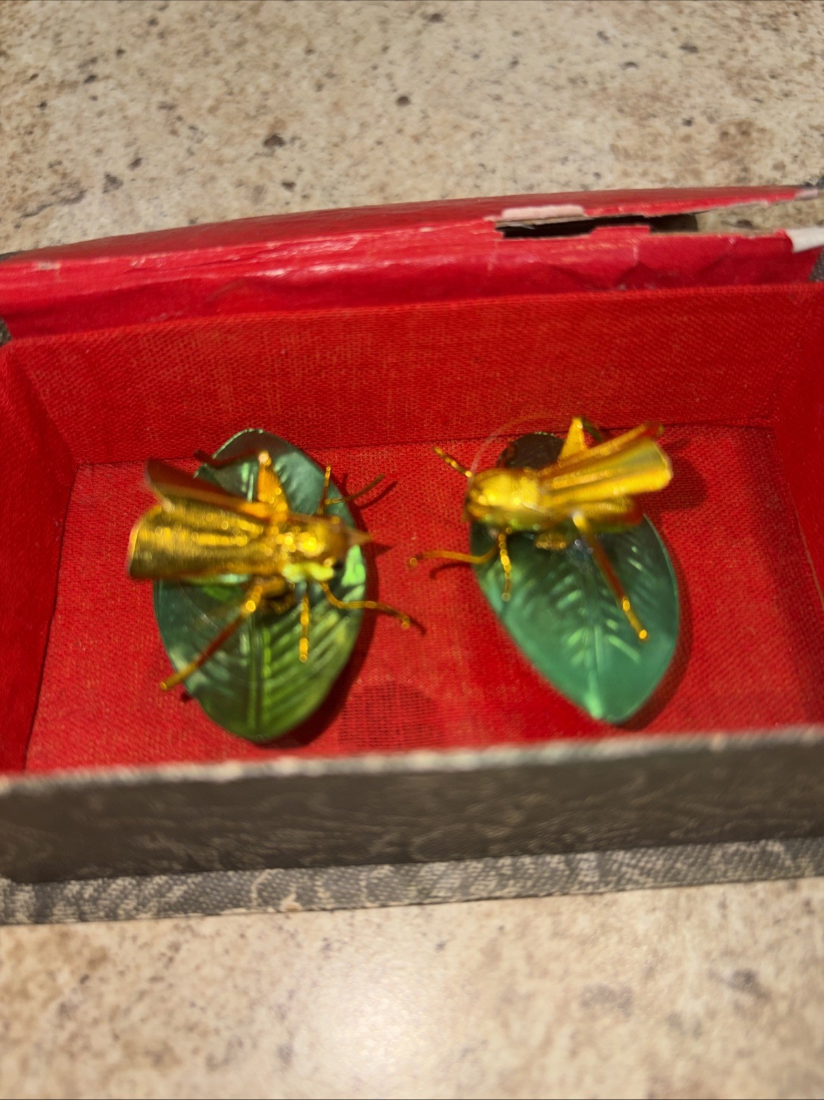 VTG Set Pair Of 2,Chinese Fighting Crickets Vintage Silk Box Gold Green Hop Bugs VTG Set Pair Of 2,Chinese Fighting Crickets Vintage Silk Box Gold Green Hop Bugs