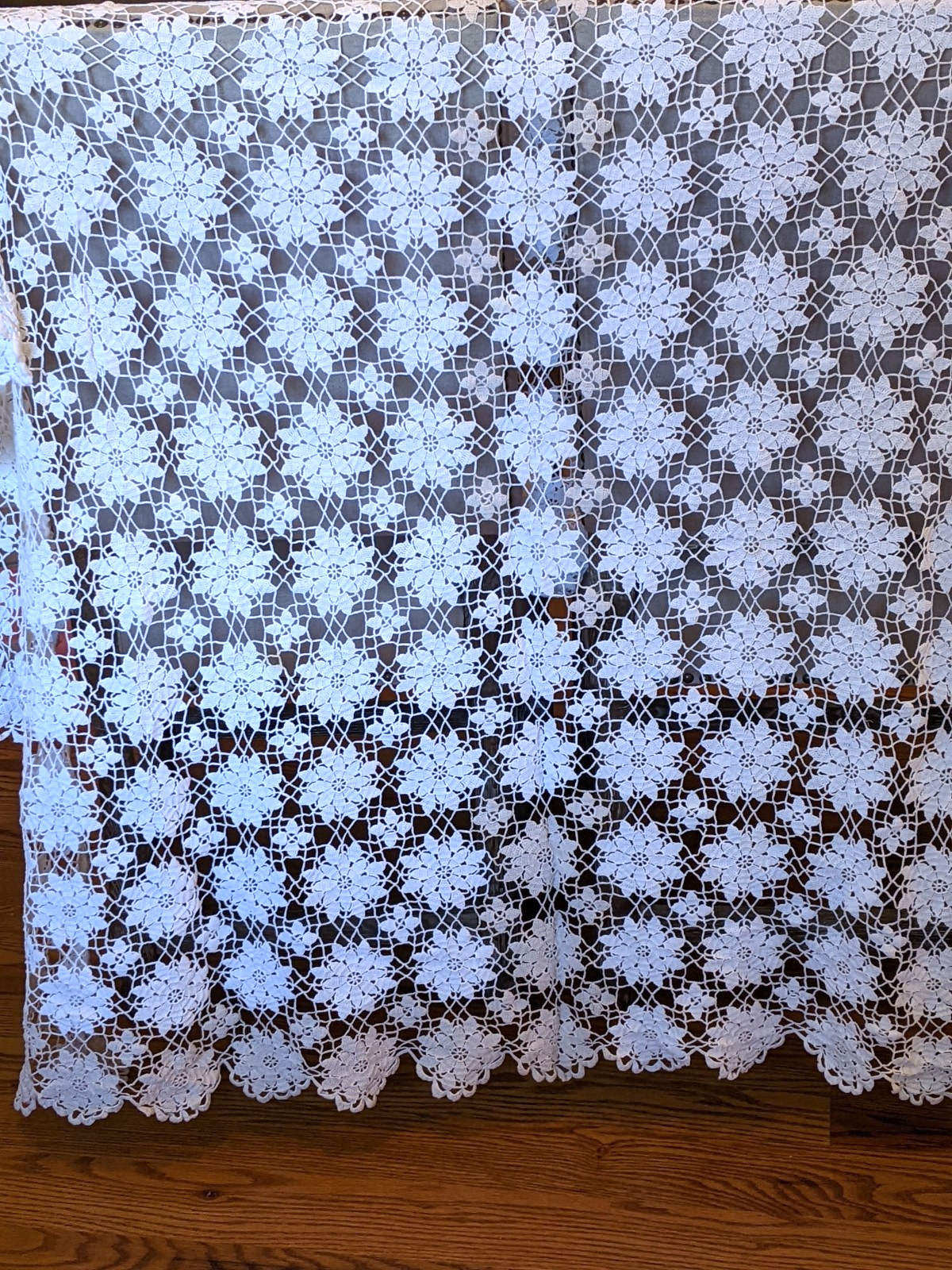Vintage Handmade Crochet Lace Tablecloth Coverlet 88"x76" Vintage Handmade Crochet Lace Tablecloth Coverlet 88"x76"