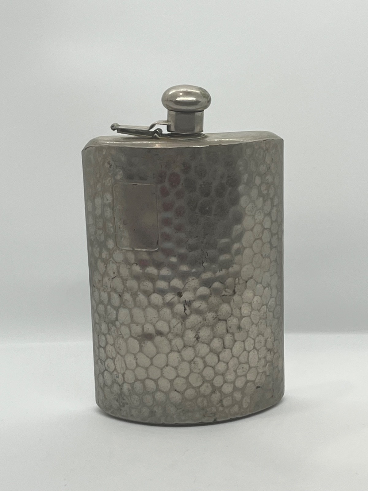 Vintage Royal Pewter Hammered Hip Flask Non-Corrosive Bayonet Cap 1920s Art Deco Vintage Royal Pewter Hammered Hip Flask Non-Corrosive Bayonet Cap 1920s Art Deco