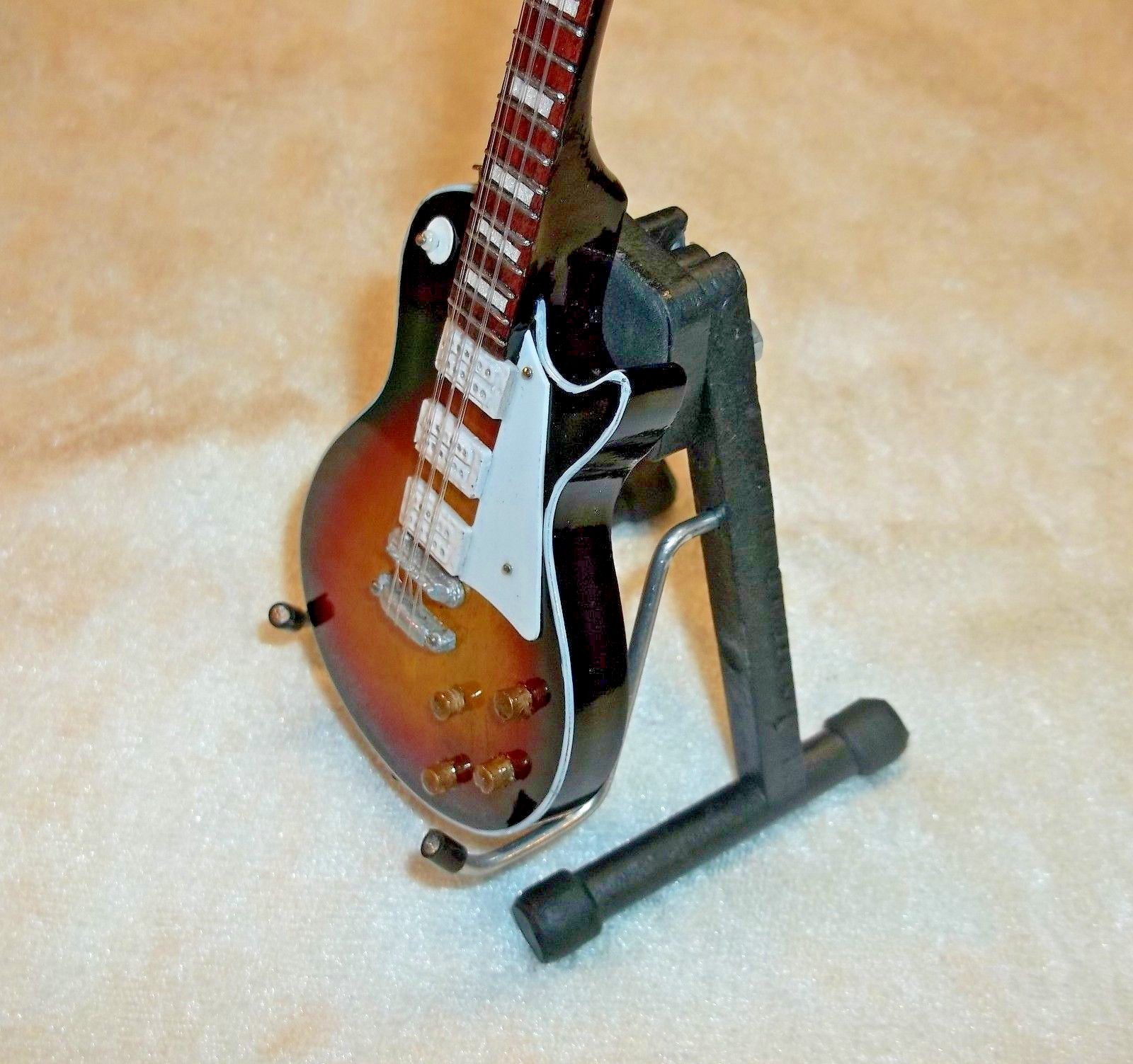 MINIATURE 1/6 FIGURE 1/4 DOLL SCALE MINI ELECTRIC GUITAR DISPLAY STAND ONLY MINIATURE 1/6 FIGURE 1/4 DOLL SCALE MINI ELECTRIC GUITAR DISPLAY STAND ONLY