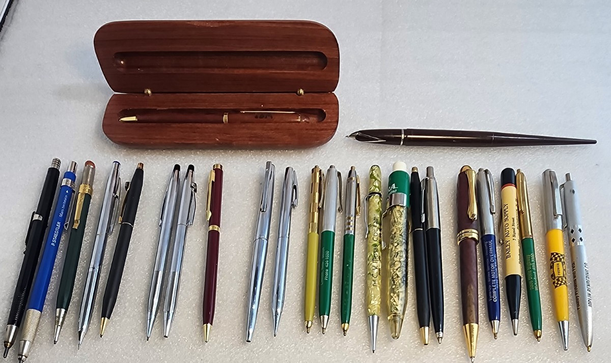 Lot of vintage pens & mechanical pencils (Staedtler, Cross, Sheaffer) - Untested Lot of vintage pens & mechanical pencils (Staedtler, Cross, Sheaffer) - Untested